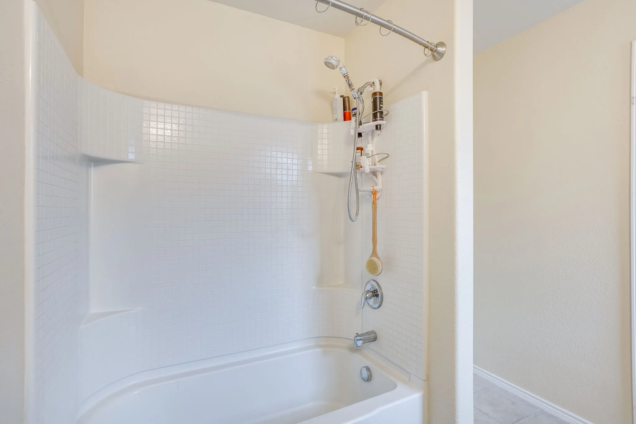 Single Family Residence For Sale in Tarrant County , 1204 Foxglove Lane, Burleson, Texas 76028, 3 Bedroom, 2 Bathroom, 2 Garage spaces, 1,661 Sqft, built in 2013, mls#21390560, Real Estate Agent in Burleson, Homes For Sale in Tarrant county, Homes For Sale in Burleson, Realtor in Burleson Texas, Real Estate Brokerage Independent Realty Texas, Luminita Cordes Realtor