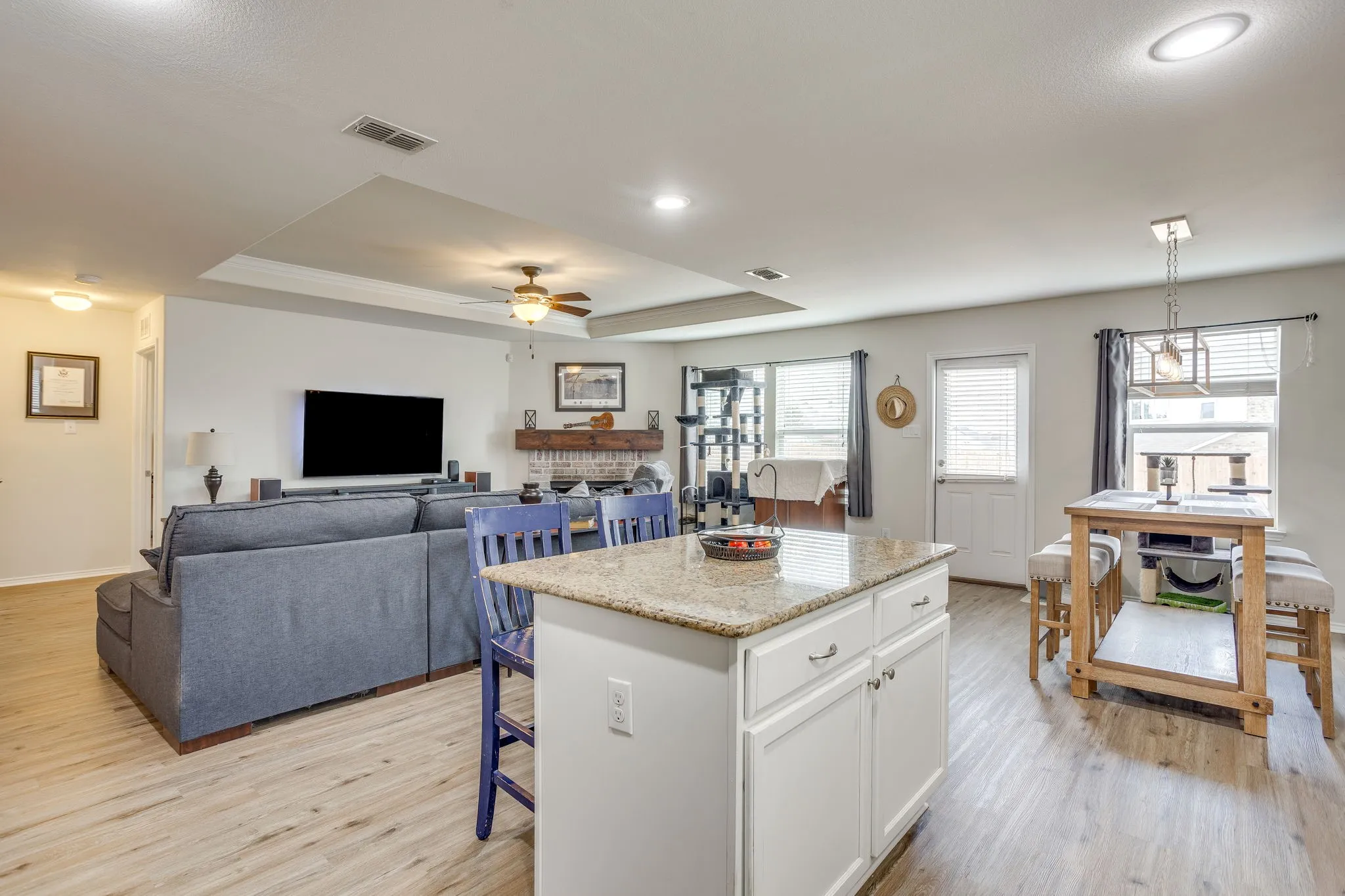Single Family Residence For Sale in Tarrant County , 1204 Foxglove Lane, Burleson, Texas 76028, 3 Bedroom, 2 Bathroom, 2 Garage spaces, 1,661 Sqft, built in 2013, mls#21390560, Real Estate Agent in Burleson, Homes For Sale in Tarrant county, Homes For Sale in Burleson, Realtor in Burleson Texas, Real Estate Brokerage Independent Realty Texas, Luminita Cordes Realtor
