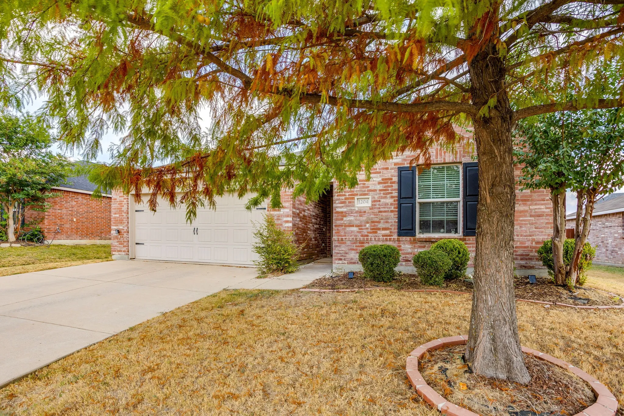 Single Family Residence For Sale in Tarrant County , 1204 Foxglove Lane, Burleson, Texas 76028, 3 Bedroom, 2 Bathroom, 2 Garage spaces, 1,661 Sqft, built in 2013, mls#21390560, Real Estate Agent in Burleson, Homes For Sale in Tarrant county, Homes For Sale in Burleson, Realtor in Burleson Texas, Real Estate Brokerage Independent Realty Texas, Luminita Cordes Realtor