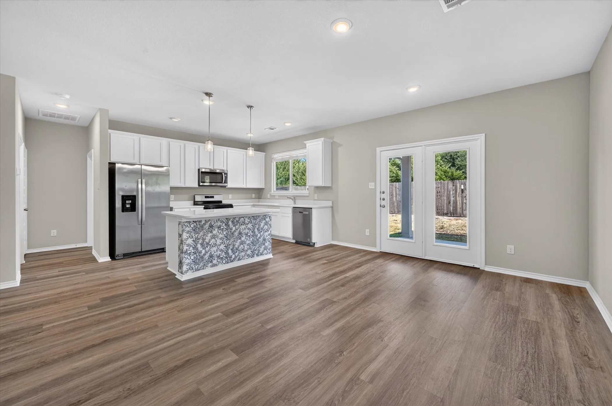 Single Family Residence For Sale in Ellis County , 2292 High Plain Lane, Waxahachie, Texas 75167, 4 Bedroom, 3 Bathroom, 2 Garage spaces, 1,812 Sqft, built in 2022, mls#21395647, Real Estate Agent in Waxahachie, Homes For Sale in Ellis county, Homes For Sale in Waxahachie, Realtor in Waxahachie Texas, Real Estate Brokerage Independent Realty Texas, Luminita Cordes Realtor