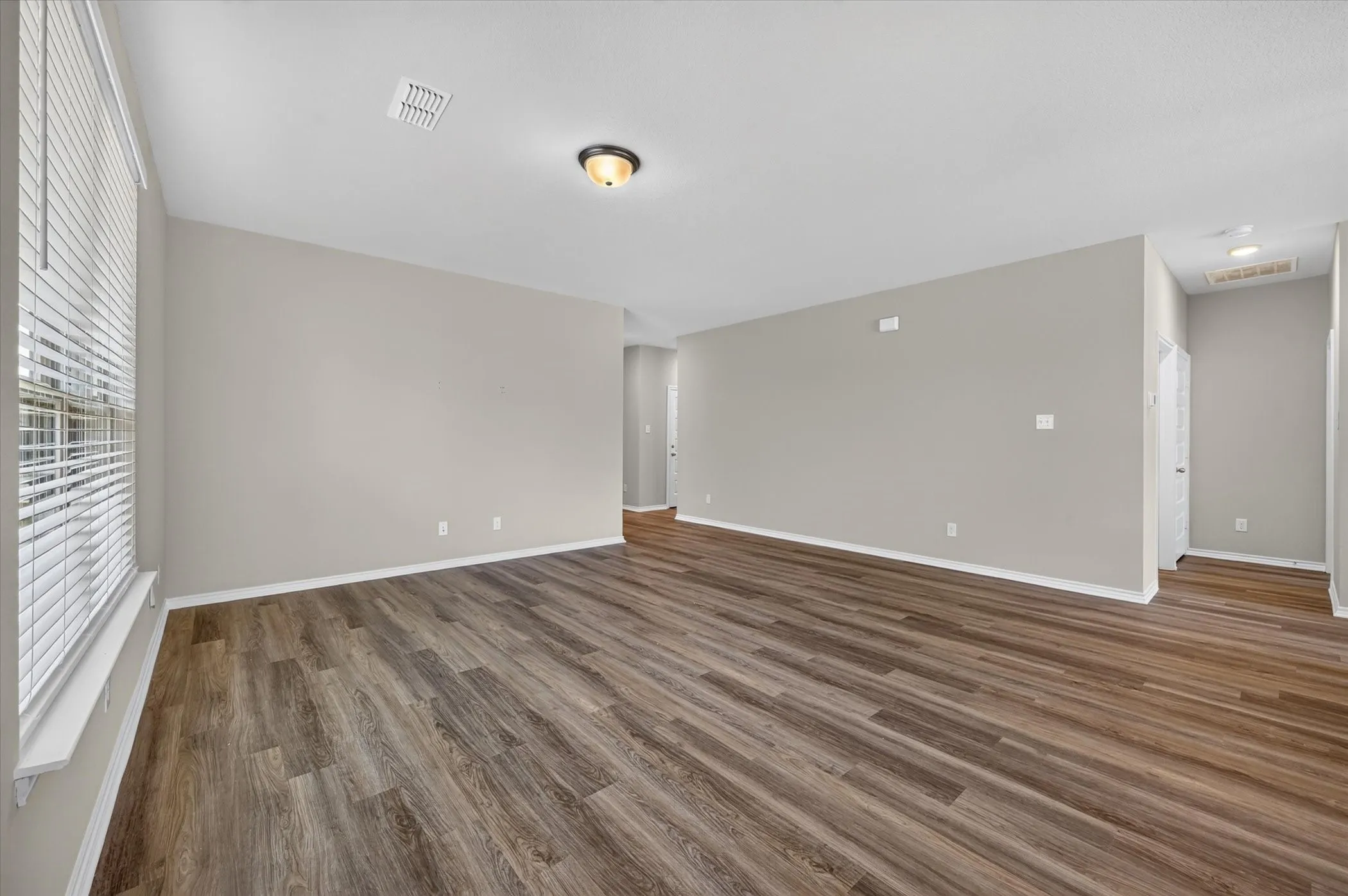 Single Family Residence For Sale in Ellis County , 2292 High Plain Lane, Waxahachie, Texas 75167, 4 Bedroom, 3 Bathroom, 2 Garage spaces, 1,812 Sqft, built in 2022, mls#21395647, Real Estate Agent in Waxahachie, Homes For Sale in Ellis county, Homes For Sale in Waxahachie, Realtor in Waxahachie Texas, Real Estate Brokerage Independent Realty Texas, Luminita Cordes Realtor
