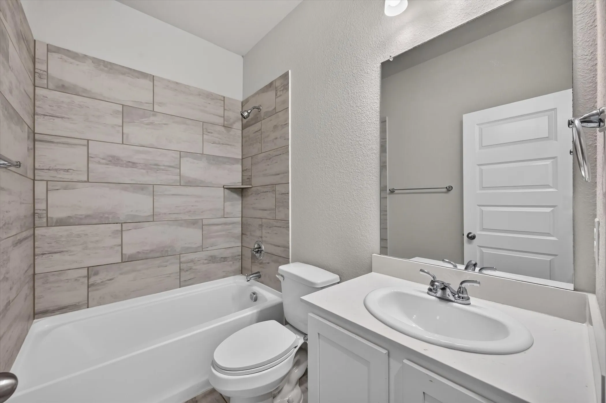 Single Family Residence For Sale in Ellis County , 2292 High Plain Lane, Waxahachie, Texas 75167, 4 Bedroom, 3 Bathroom, 2 Garage spaces, 1,812 Sqft, built in 2022, mls#21395647, Real Estate Agent in Waxahachie, Homes For Sale in Ellis county, Homes For Sale in Waxahachie, Realtor in Waxahachie Texas, Real Estate Brokerage Independent Realty Texas, Luminita Cordes Realtor