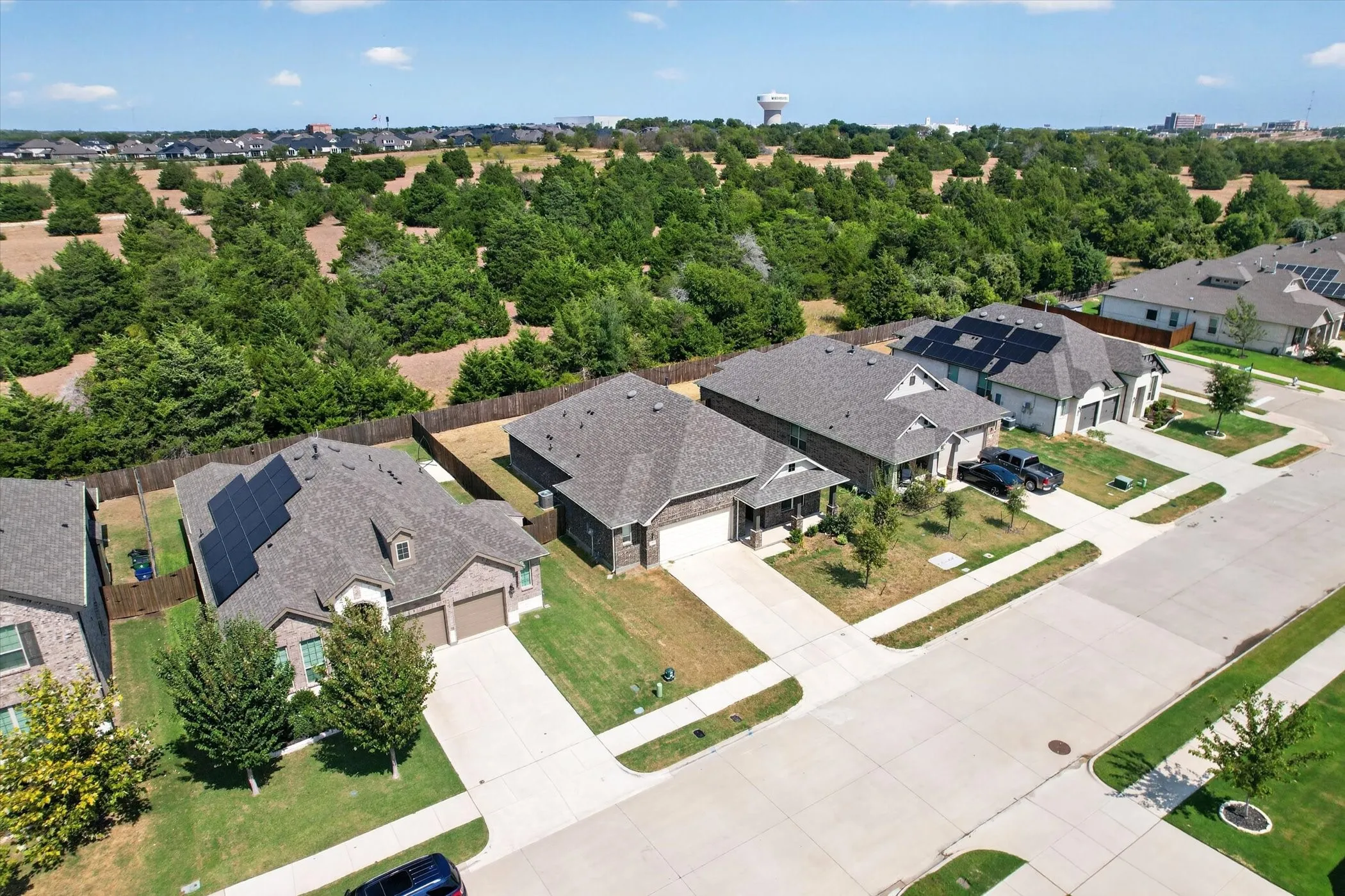 Single Family Residence For Sale in Ellis County , 2292 High Plain Lane, Waxahachie, Texas 75167, 4 Bedroom, 3 Bathroom, 2 Garage spaces, 1,812 Sqft, built in 2022, mls#21395647, Real Estate Agent in Waxahachie, Homes For Sale in Ellis county, Homes For Sale in Waxahachie, Realtor in Waxahachie Texas, Real Estate Brokerage Independent Realty Texas, Luminita Cordes Realtor