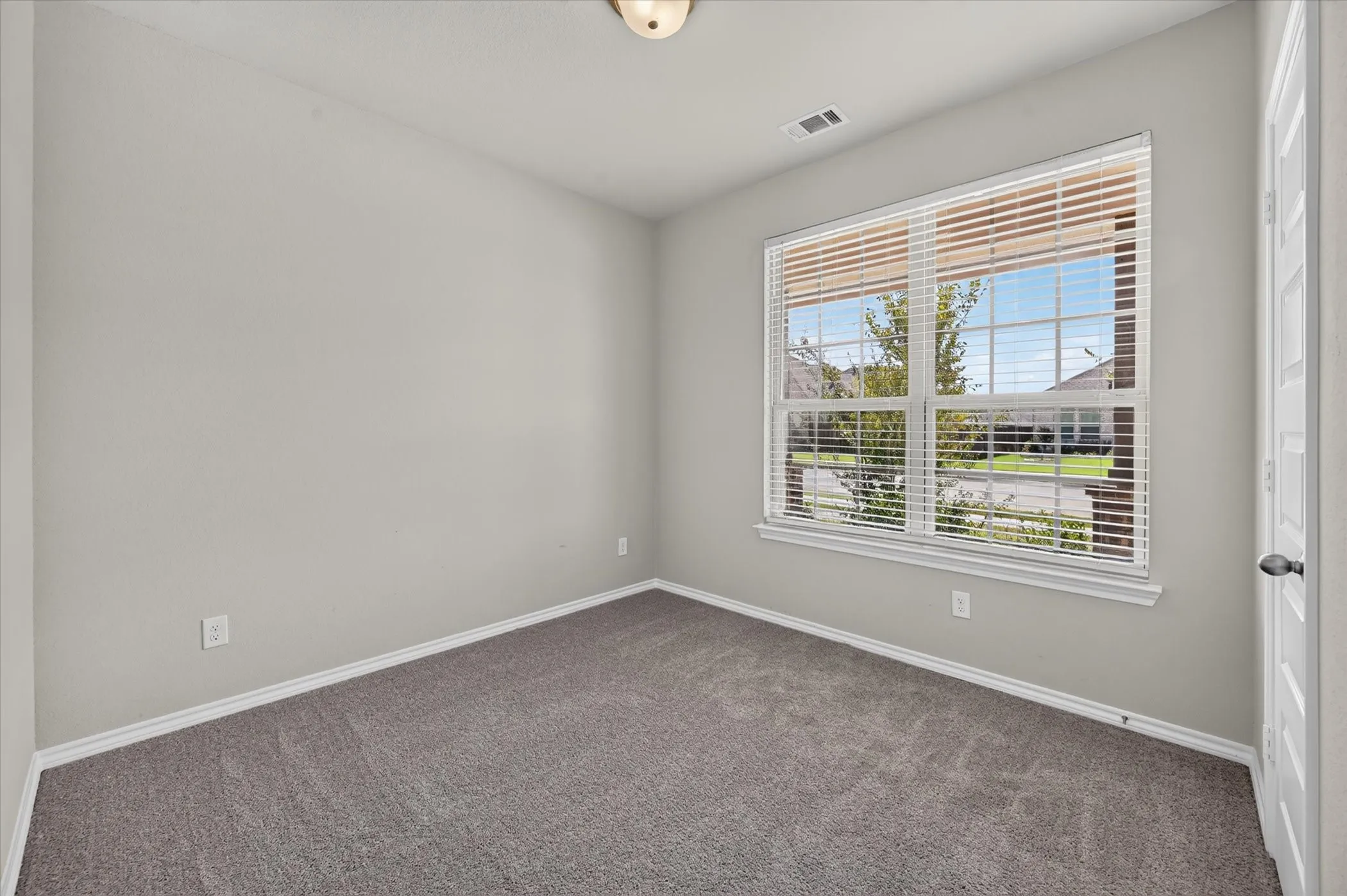 Single Family Residence For Sale in Ellis County , 2292 High Plain Lane, Waxahachie, Texas 75167, 4 Bedroom, 3 Bathroom, 2 Garage spaces, 1,812 Sqft, built in 2022, mls#21395647, Real Estate Agent in Waxahachie, Homes For Sale in Ellis county, Homes For Sale in Waxahachie, Realtor in Waxahachie Texas, Real Estate Brokerage Independent Realty Texas, Luminita Cordes Realtor