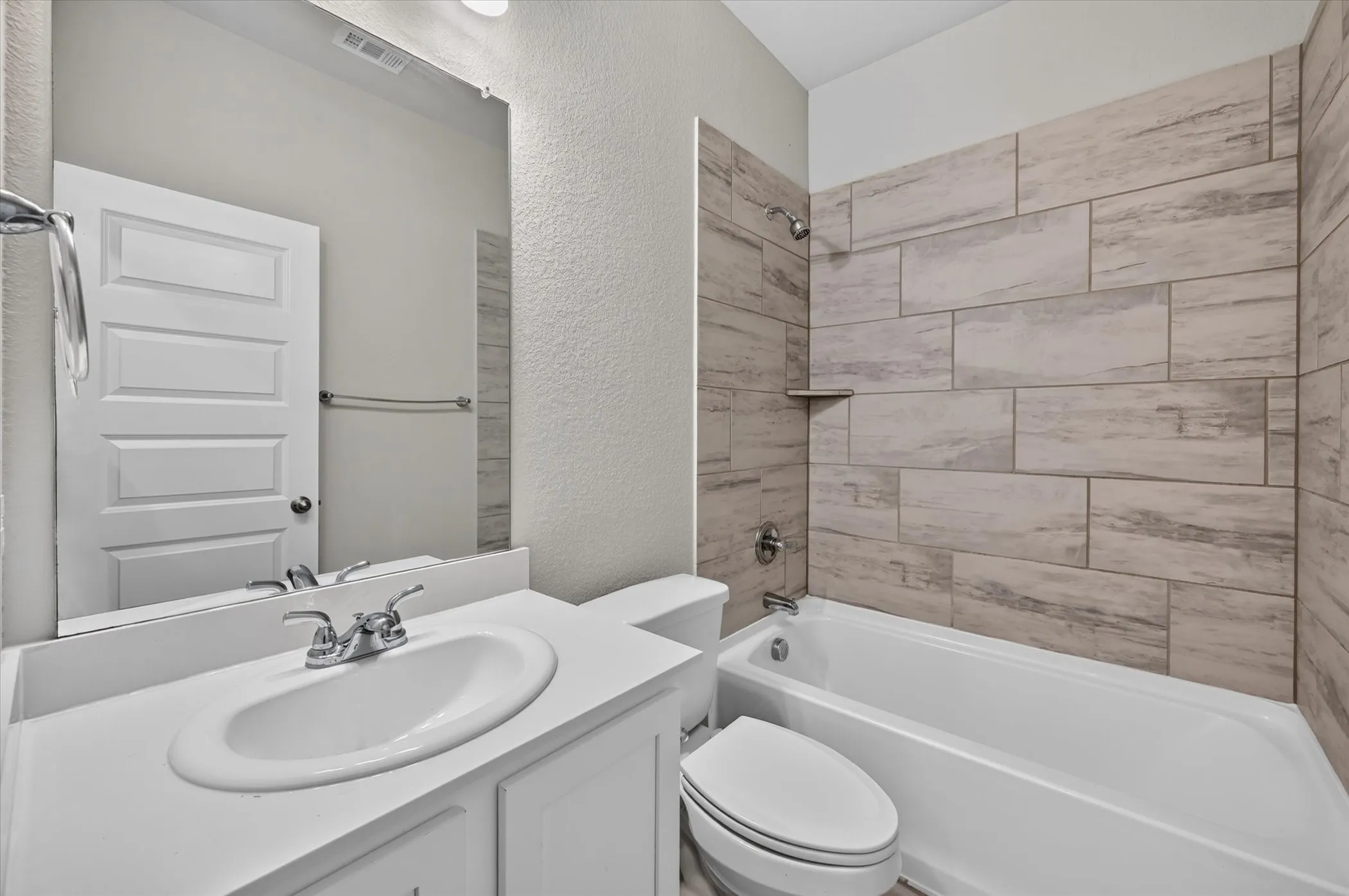 Single Family Residence For Sale in Ellis County , 2292 High Plain Lane, Waxahachie, Texas 75167, 4 Bedroom, 3 Bathroom, 2 Garage spaces, 1,812 Sqft, built in 2022, mls#21395647, Real Estate Agent in Waxahachie, Homes For Sale in Ellis county, Homes For Sale in Waxahachie, Realtor in Waxahachie Texas, Real Estate Brokerage Independent Realty Texas, Luminita Cordes Realtor