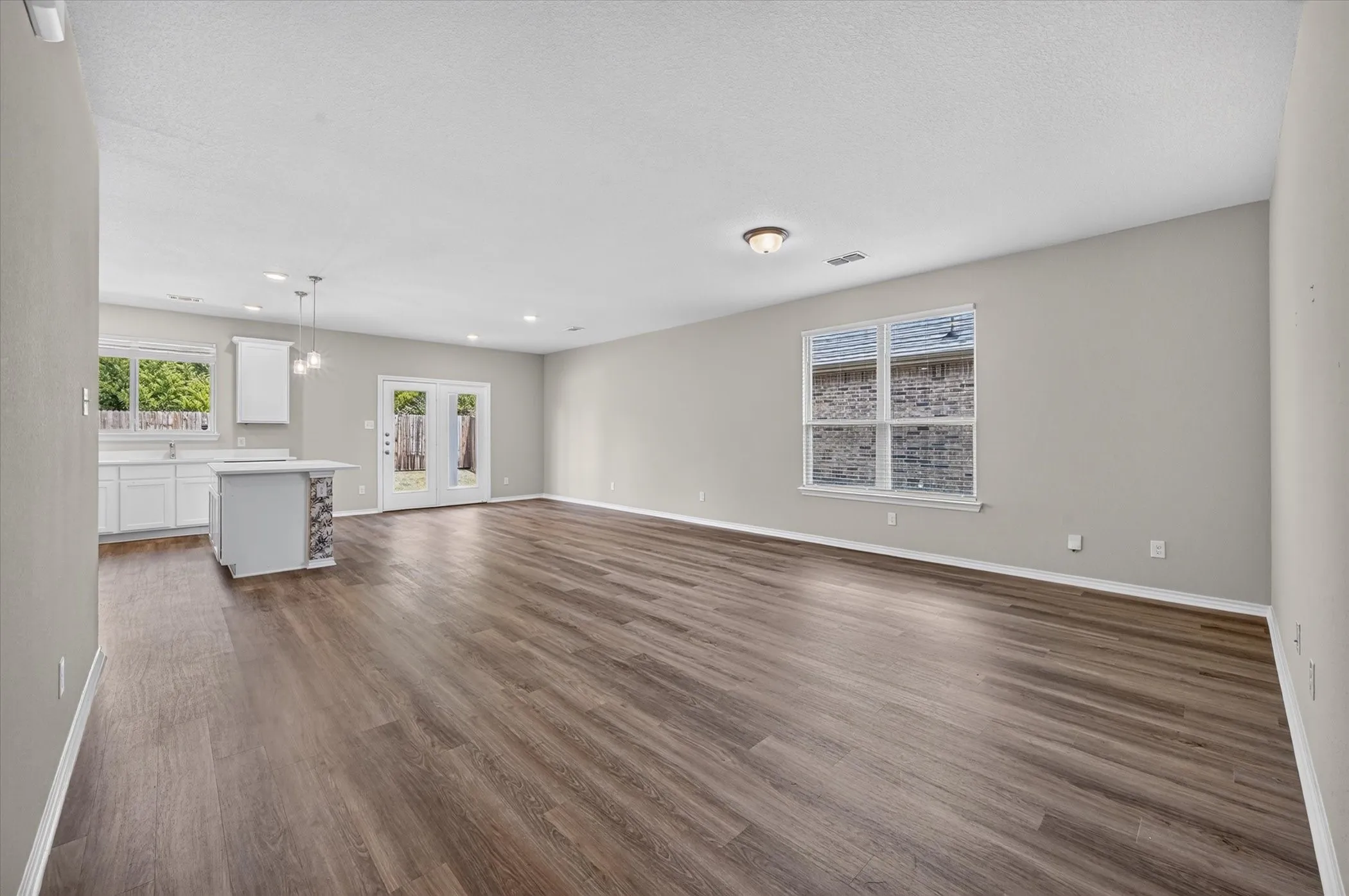 Single Family Residence For Sale in Ellis County , 2292 High Plain Lane, Waxahachie, Texas 75167, 4 Bedroom, 3 Bathroom, 2 Garage spaces, 1,812 Sqft, built in 2022, mls#21395647, Real Estate Agent in Waxahachie, Homes For Sale in Ellis county, Homes For Sale in Waxahachie, Realtor in Waxahachie Texas, Real Estate Brokerage Independent Realty Texas, Luminita Cordes Realtor