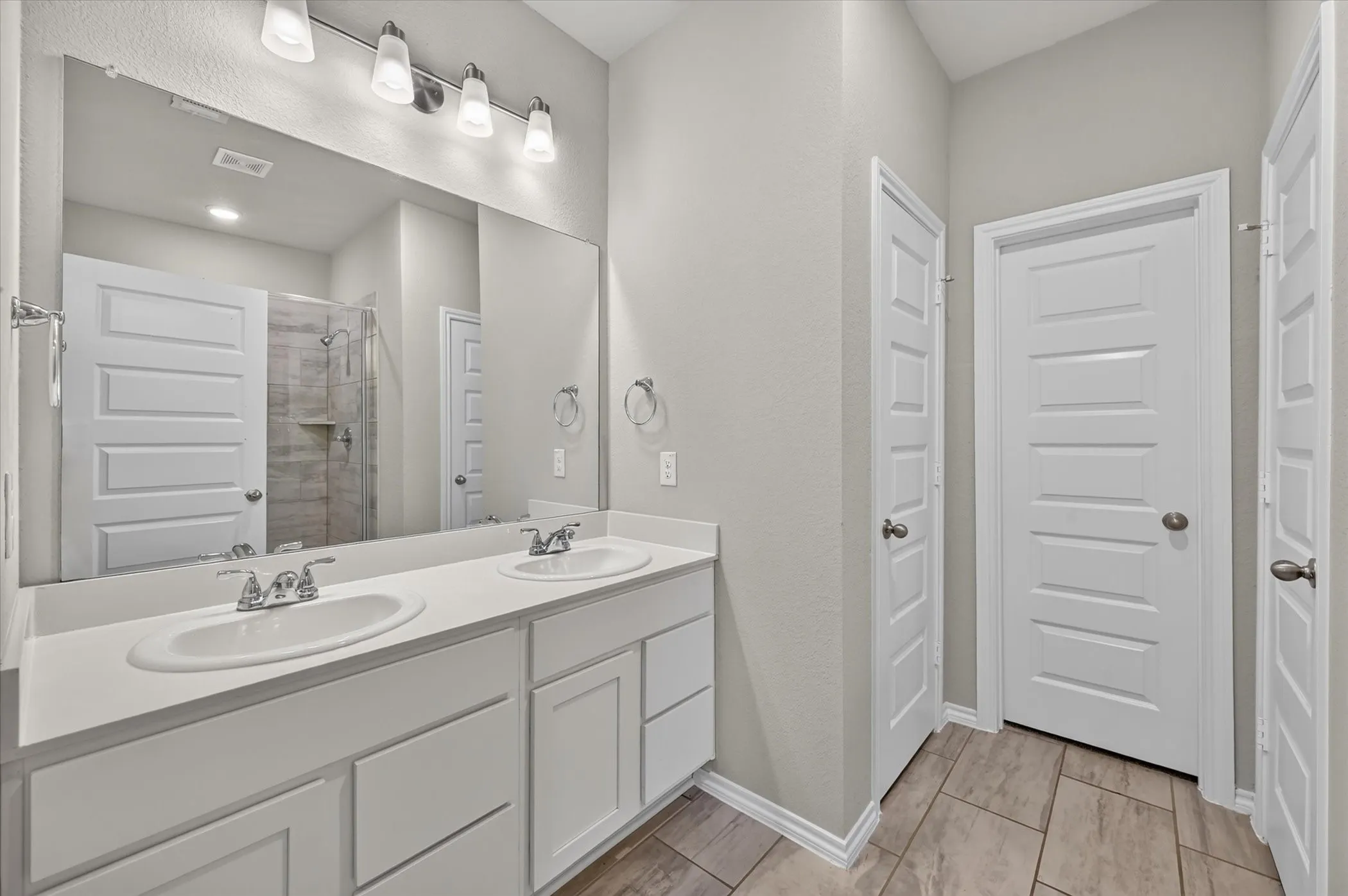 Single Family Residence For Sale in Ellis County , 2292 High Plain Lane, Waxahachie, Texas 75167, 4 Bedroom, 3 Bathroom, 2 Garage spaces, 1,812 Sqft, built in 2022, mls#21395647, Real Estate Agent in Waxahachie, Homes For Sale in Ellis county, Homes For Sale in Waxahachie, Realtor in Waxahachie Texas, Real Estate Brokerage Independent Realty Texas, Luminita Cordes Realtor