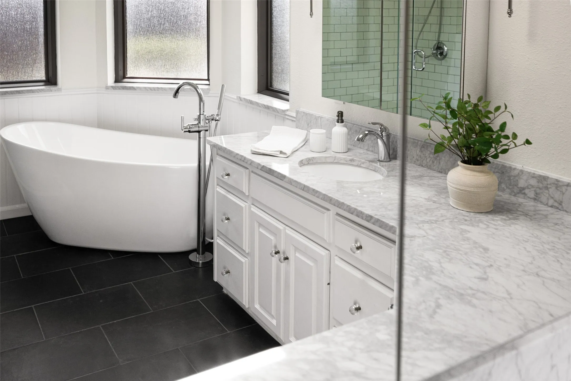 Additional view of the bathroom