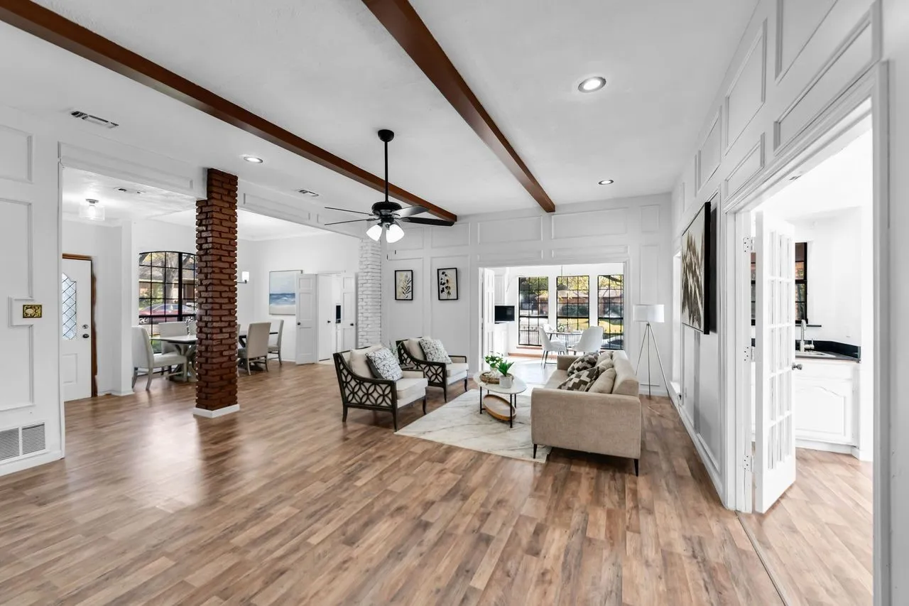 Single Family Residence For Sale in Dallas County , 2408 Castle Street, Irving, Texas 75038, 3 Bedroom, 3 Bathroom, 2 Garage spaces, 2,197 Sqft, built in 1982, mls#21393741, Real Estate Agent in Irving, Homes For Sale in Dallas county, Homes For Sale in Irving, Realtor in Irving Texas, Real Estate Brokerage Independent Realty Texas, Luminita Cordes Realtor