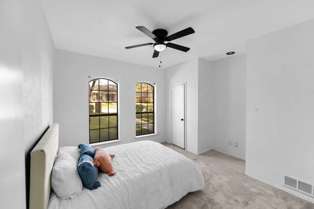 Single Family Residence For Sale in Dallas County , 2408 Castle Street, Irving, Texas 75038, 3 Bedroom, 3 Bathroom, 2 Garage spaces, 2,197 Sqft, built in 1982, mls#21393741, Real Estate Agent in Irving, Homes For Sale in Dallas county, Homes For Sale in Irving, Realtor in Irving Texas, Real Estate Brokerage Independent Realty Texas, Luminita Cordes Realtor
