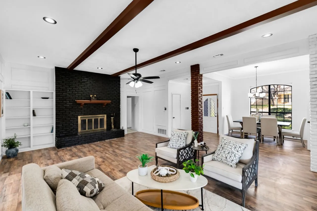 Single Family Residence For Sale in Dallas County , 2408 Castle Street, Irving, Texas 75038, 3 Bedroom, 3 Bathroom, 2 Garage spaces, 2,197 Sqft, built in 1982, mls#21393741, Real Estate Agent in Irving, Homes For Sale in Dallas county, Homes For Sale in Irving, Realtor in Irving Texas, Real Estate Brokerage Independent Realty Texas, Luminita Cordes Realtor