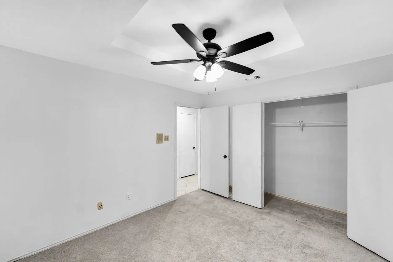 Single Family Residence For Sale in Dallas County , 2408 Castle Street, Irving, Texas 75038, 3 Bedroom, 3 Bathroom, 2 Garage spaces, 2,197 Sqft, built in 1982, mls#21393741, Real Estate Agent in Irving, Homes For Sale in Dallas county, Homes For Sale in Irving, Realtor in Irving Texas, Real Estate Brokerage Independent Realty Texas, Luminita Cordes Realtor