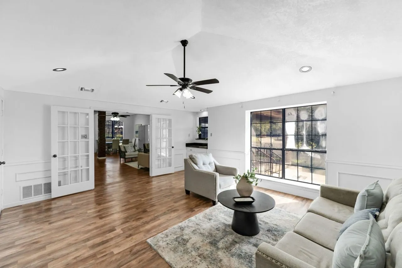 Single Family Residence For Sale in Dallas County , 2408 Castle Street, Irving, Texas 75038, 3 Bedroom, 3 Bathroom, 2 Garage spaces, 2,197 Sqft, built in 1982, mls#21393741, Real Estate Agent in Irving, Homes For Sale in Dallas county, Homes For Sale in Irving, Realtor in Irving Texas, Real Estate Brokerage Independent Realty Texas, Luminita Cordes Realtor