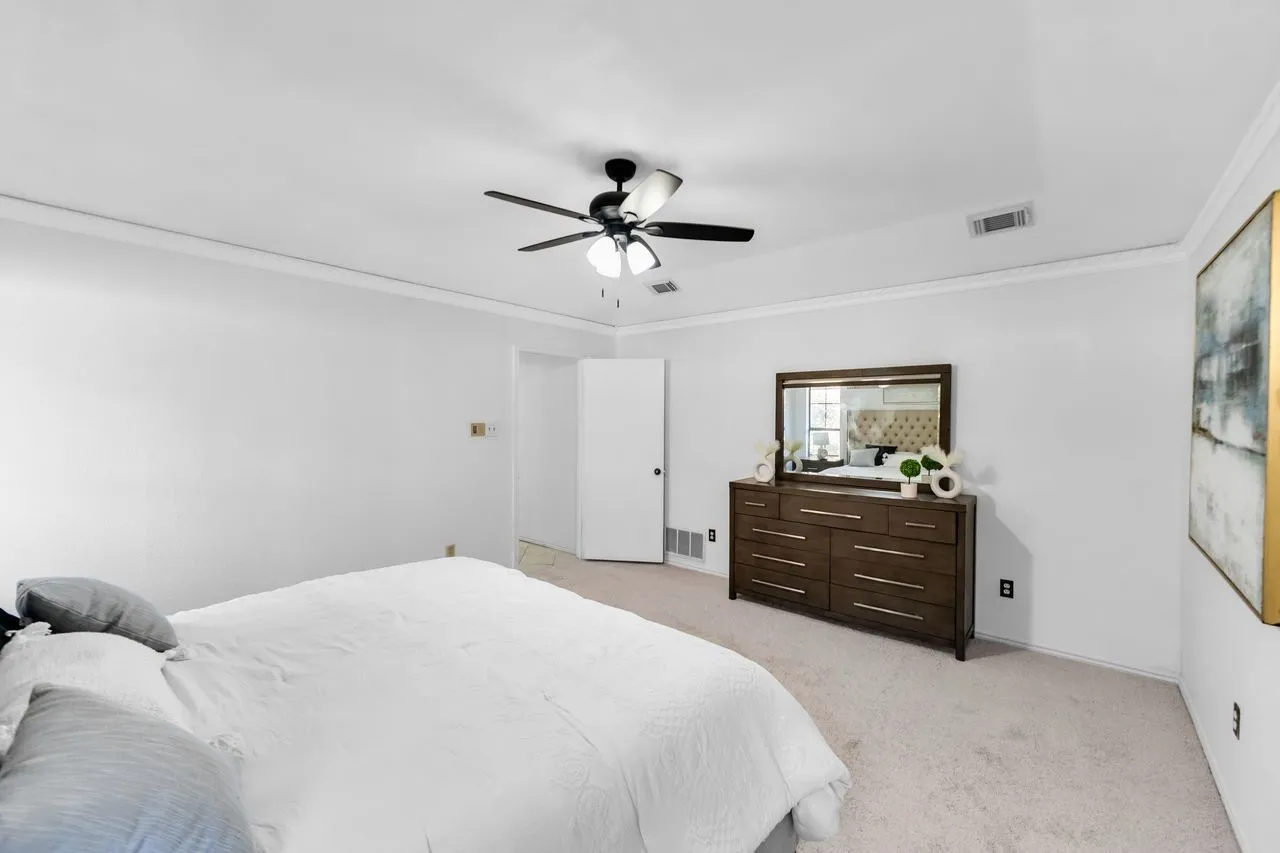 Single Family Residence For Sale in Dallas County , 2408 Castle Street, Irving, Texas 75038, 3 Bedroom, 3 Bathroom, 2 Garage spaces, 2,197 Sqft, built in 1982, mls#21393741, Real Estate Agent in Irving, Homes For Sale in Dallas county, Homes For Sale in Irving, Realtor in Irving Texas, Real Estate Brokerage Independent Realty Texas, Luminita Cordes Realtor