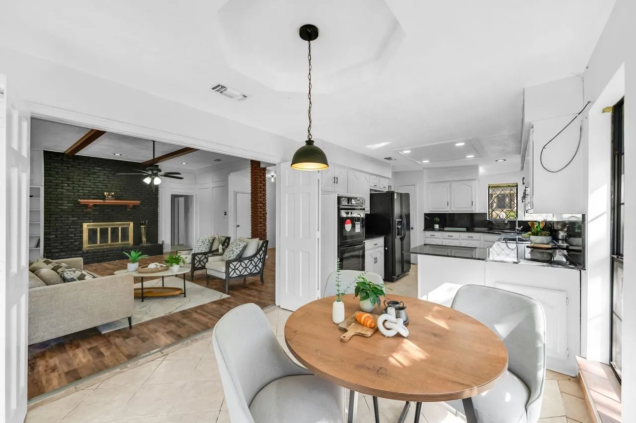 Single Family Residence For Sale in Dallas County , 2408 Castle Street, Irving, Texas 75038, 3 Bedroom, 3 Bathroom, 2 Garage spaces, 2,197 Sqft, built in 1982, mls#21393741, Real Estate Agent in Irving, Homes For Sale in Dallas county, Homes For Sale in Irving, Realtor in Irving Texas, Real Estate Brokerage Independent Realty Texas, Luminita Cordes Realtor