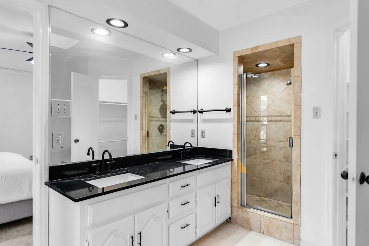 Single Family Residence For Sale in Dallas County , 2408 Castle Street, Irving, Texas 75038, 3 Bedroom, 3 Bathroom, 2 Garage spaces, 2,197 Sqft, built in 1982, mls#21393741, Real Estate Agent in Irving, Homes For Sale in Dallas county, Homes For Sale in Irving, Realtor in Irving Texas, Real Estate Brokerage Independent Realty Texas, Luminita Cordes Realtor