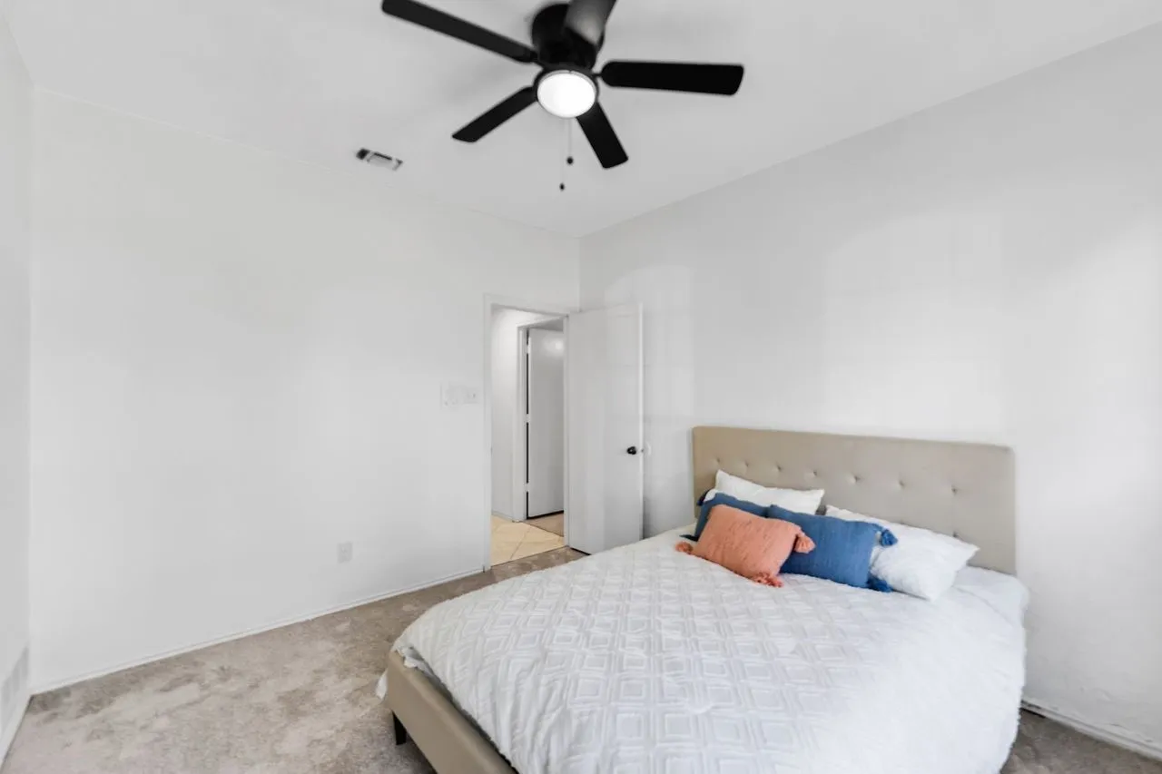 Single Family Residence For Sale in Dallas County , 2408 Castle Street, Irving, Texas 75038, 3 Bedroom, 3 Bathroom, 2 Garage spaces, 2,197 Sqft, built in 1982, mls#21393741, Real Estate Agent in Irving, Homes For Sale in Dallas county, Homes For Sale in Irving, Realtor in Irving Texas, Real Estate Brokerage Independent Realty Texas, Luminita Cordes Realtor