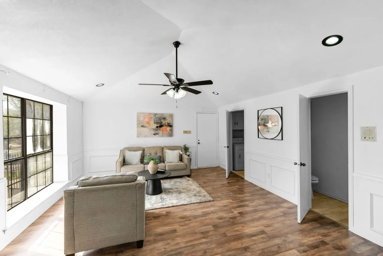 Single Family Residence For Sale in Dallas County , 2408 Castle Street, Irving, Texas 75038, 3 Bedroom, 3 Bathroom, 2 Garage spaces, 2,197 Sqft, built in 1982, mls#21393741, Real Estate Agent in Irving, Homes For Sale in Dallas county, Homes For Sale in Irving, Realtor in Irving Texas, Real Estate Brokerage Independent Realty Texas, Luminita Cordes Realtor