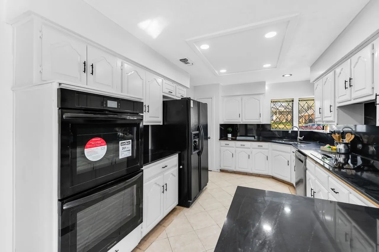 Single Family Residence For Sale in Dallas County , 2408 Castle Street, Irving, Texas 75038, 3 Bedroom, 3 Bathroom, 2 Garage spaces, 2,197 Sqft, built in 1982, mls#21393741, Real Estate Agent in Irving, Homes For Sale in Dallas county, Homes For Sale in Irving, Realtor in Irving Texas, Real Estate Brokerage Independent Realty Texas, Luminita Cordes Realtor