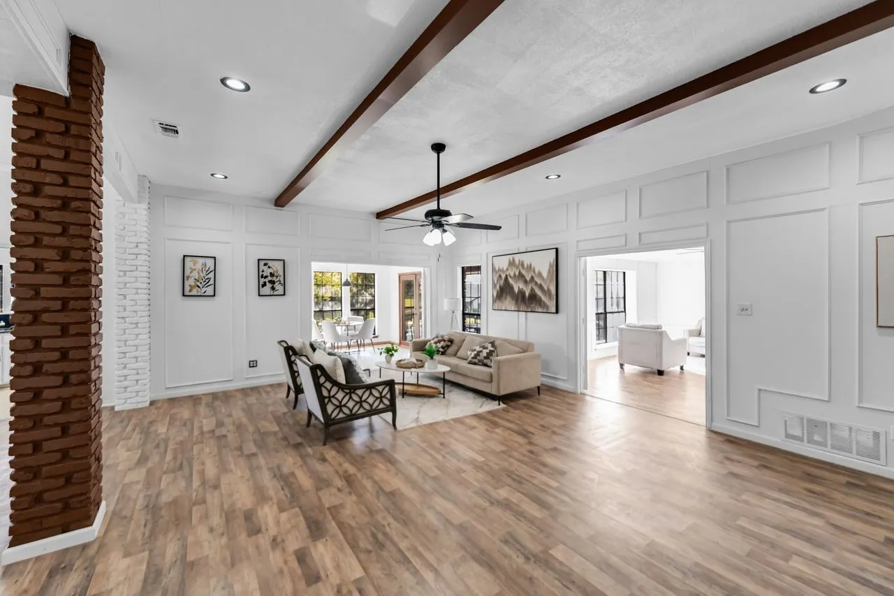 Single Family Residence For Sale in Dallas County , 2408 Castle Street, Irving, Texas 75038, 3 Bedroom, 3 Bathroom, 2 Garage spaces, 2,197 Sqft, built in 1982, mls#21393741, Real Estate Agent in Irving, Homes For Sale in Dallas county, Homes For Sale in Irving, Realtor in Irving Texas, Real Estate Brokerage Independent Realty Texas, Luminita Cordes Realtor
