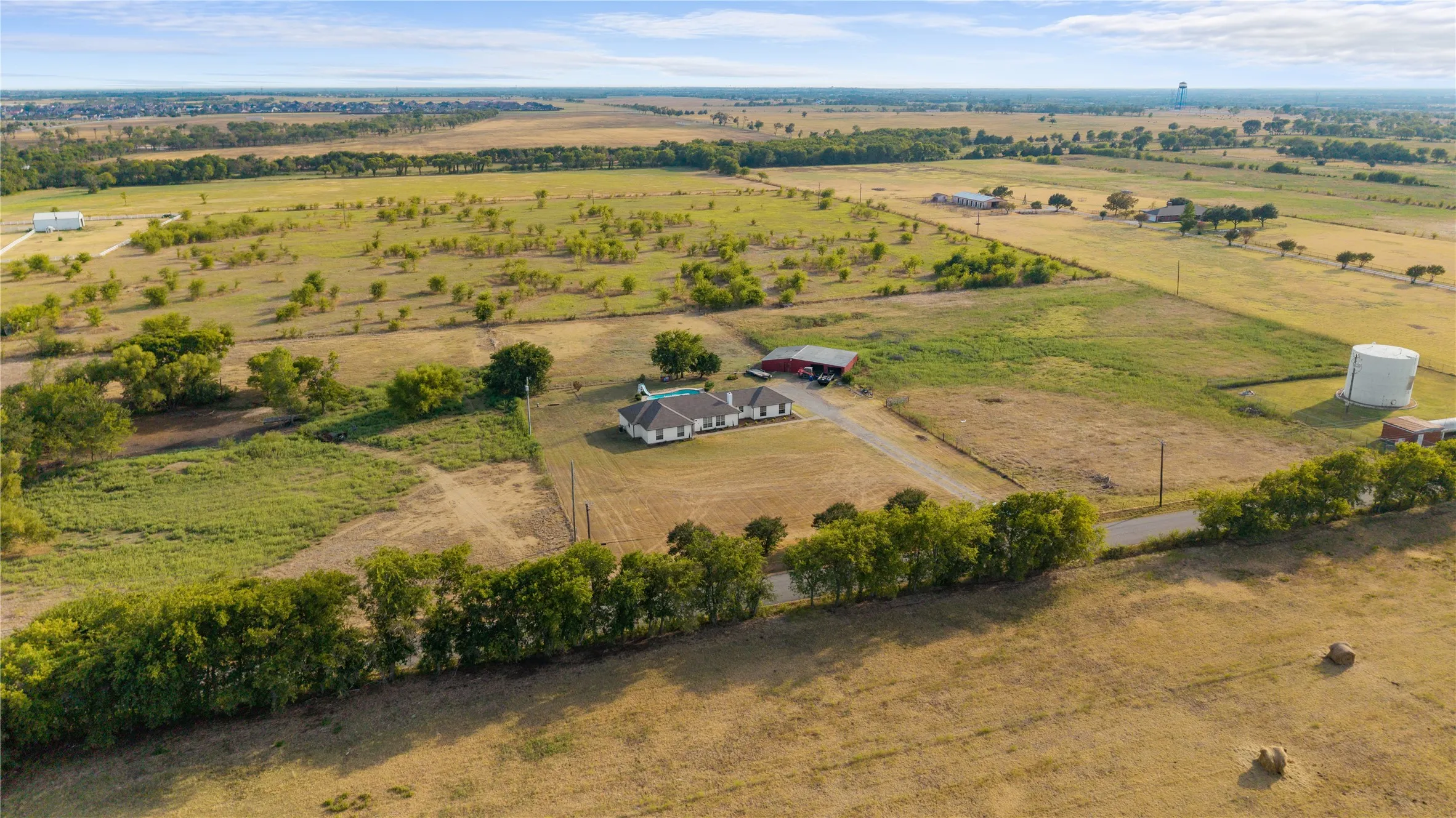 Single Family Residence For Sale in Grayson County , 998 Bledsoe Road, Gunter, Texas 75058, 4 Bedroom, 3 Bathroom, Garage spaces, 2,617 Sqft, built in 1994, mls#21395366, Real Estate Agent in Gunter, Homes For Sale in Grayson county, Homes For Sale in Gunter, Realtor in Gunter Texas, Real Estate Brokerage Independent Realty Texas, Luminita Cordes Realtor