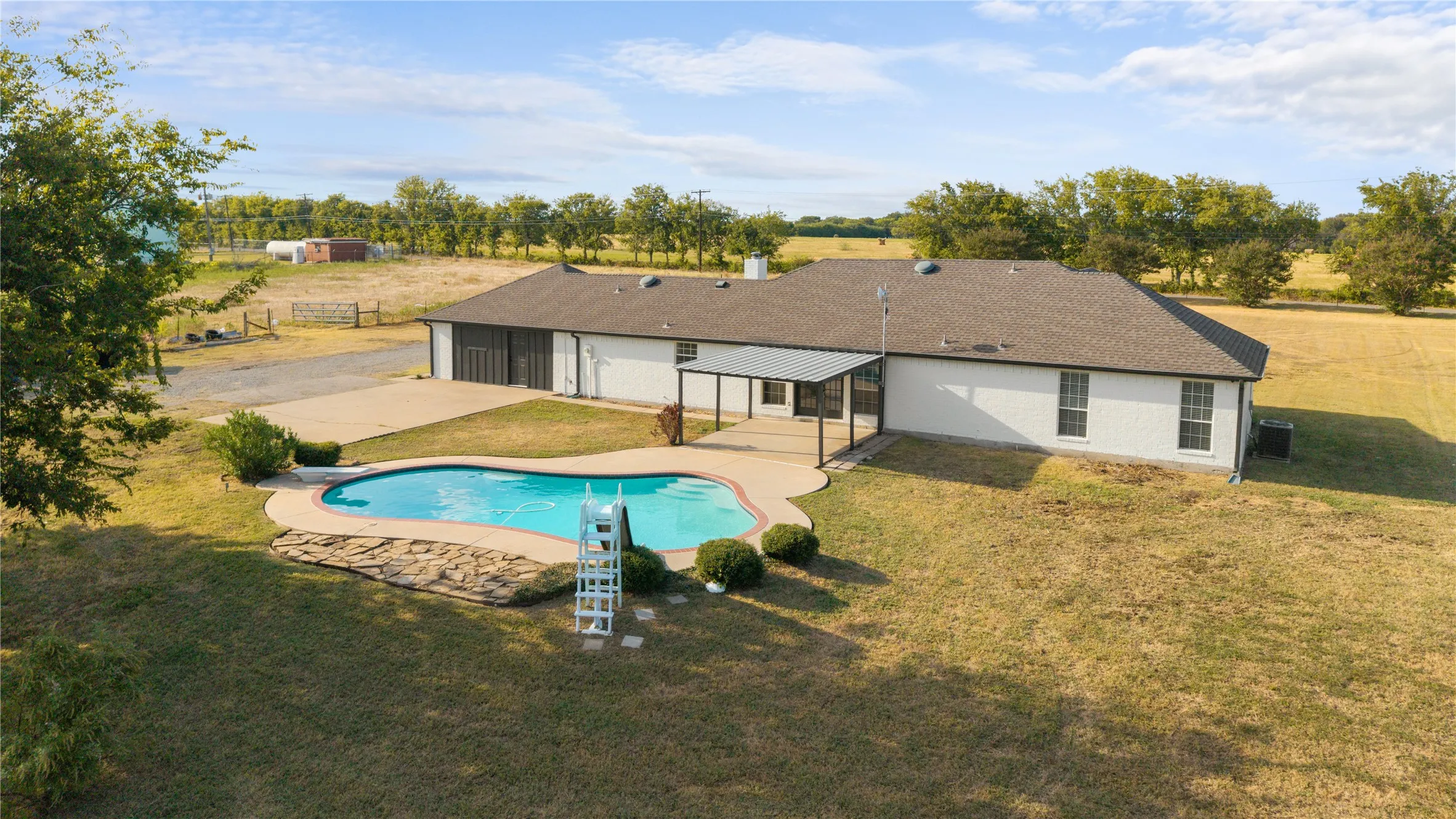 Single Family Residence For Sale in Grayson County , 998 Bledsoe Road, Gunter, Texas 75058, 4 Bedroom, 3 Bathroom, Garage spaces, 2,617 Sqft, built in 1994, mls#21395366, Real Estate Agent in Gunter, Homes For Sale in Grayson county, Homes For Sale in Gunter, Realtor in Gunter Texas, Real Estate Brokerage Independent Realty Texas, Luminita Cordes Realtor