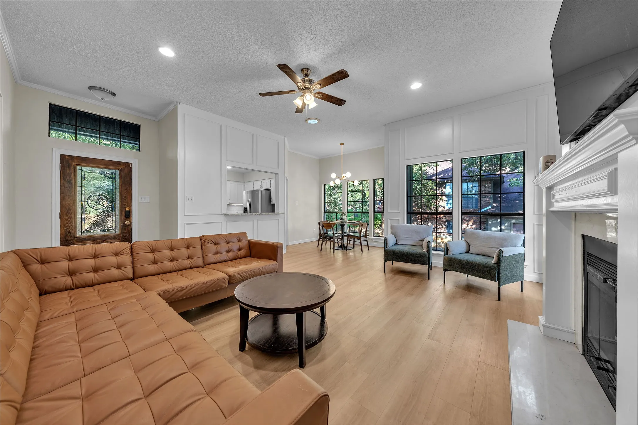 Single Family Residence For Sale in Tarrant County , 4404 Rain Forest Drive, Arlington, Texas 76017, 4 Bedroom, 3 Bathroom, 2 Garage spaces, 2,492 Sqft, built in 1985, mls#21395545, Real Estate Agent in Arlington, Homes For Sale in Tarrant county, Homes For Sale in Arlington, Realtor in Arlington Texas, Real Estate Brokerage Independent Realty Texas, Luminita Cordes Realtor