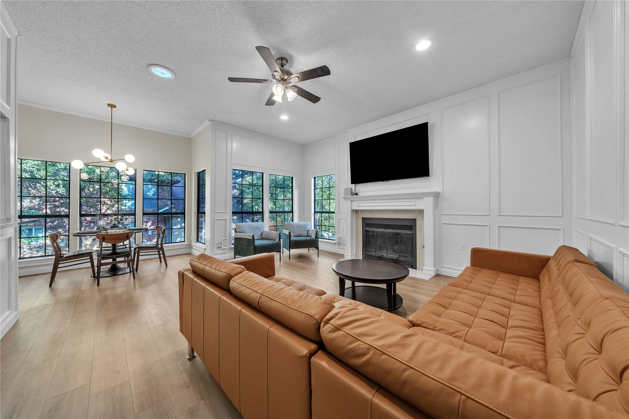 Single Family Residence For Sale in Tarrant County , 4404 Rain Forest Drive, Arlington, Texas 76017, 4 Bedroom, 3 Bathroom, 2 Garage spaces, 2,492 Sqft, built in 1985, mls#21395545, Real Estate Agent in Arlington, Homes For Sale in Tarrant county, Homes For Sale in Arlington, Realtor in Arlington Texas, Real Estate Brokerage Independent Realty Texas, Luminita Cordes Realtor