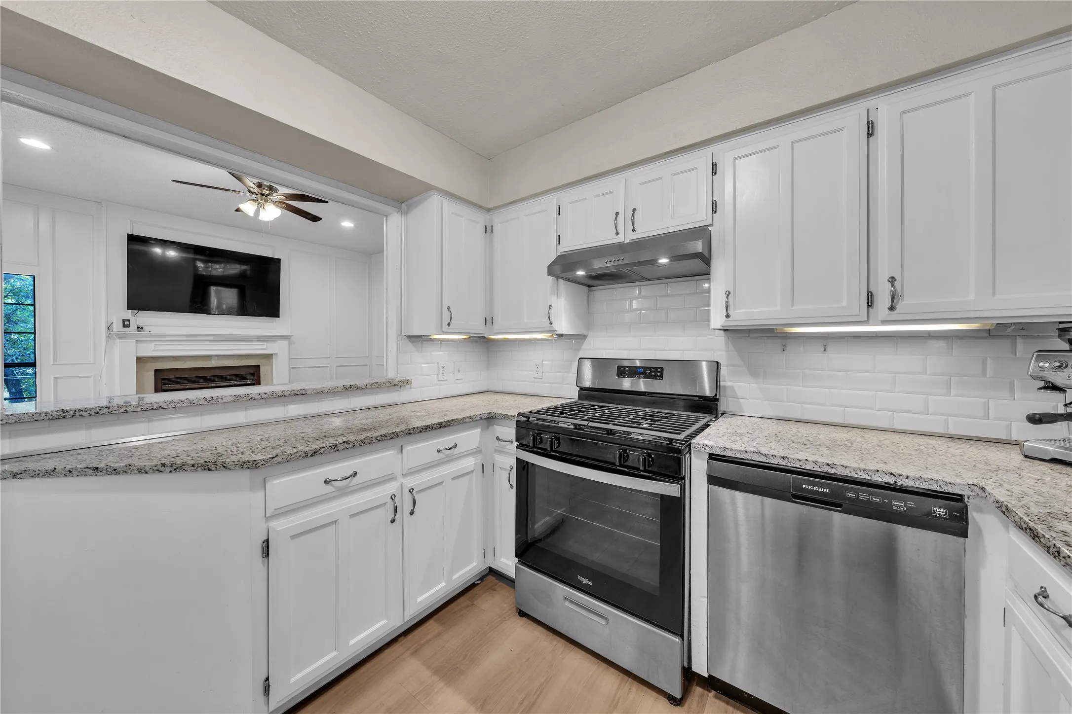 Single Family Residence For Sale in Tarrant County , 4404 Rain Forest Drive, Arlington, Texas 76017, 4 Bedroom, 3 Bathroom, 2 Garage spaces, 2,492 Sqft, built in 1985, mls#21395545, Real Estate Agent in Arlington, Homes For Sale in Tarrant county, Homes For Sale in Arlington, Realtor in Arlington Texas, Real Estate Brokerage Independent Realty Texas, Luminita Cordes Realtor
