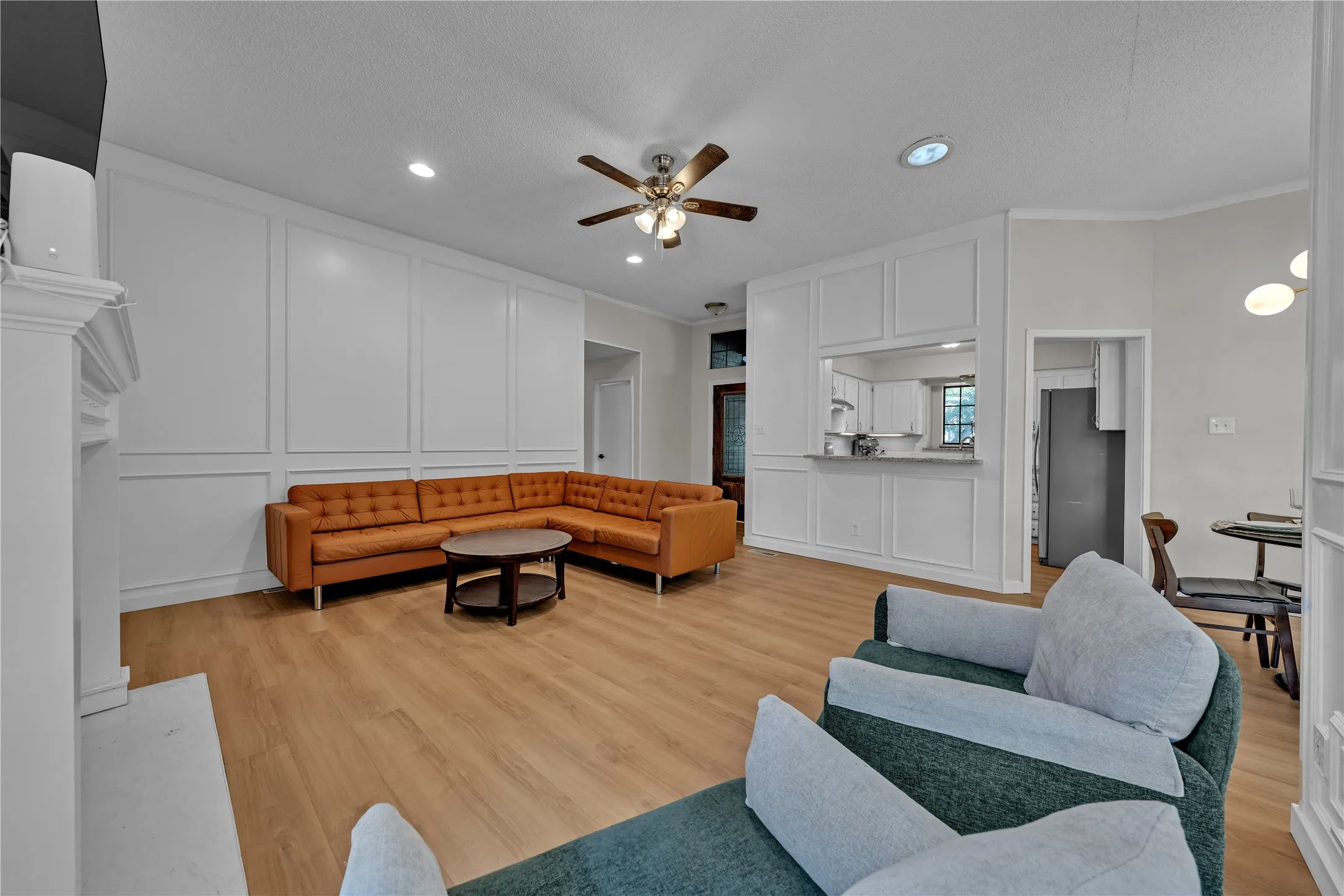Single Family Residence For Sale in Tarrant County , 4404 Rain Forest Drive, Arlington, Texas 76017, 4 Bedroom, 3 Bathroom, 2 Garage spaces, 2,492 Sqft, built in 1985, mls#21395545, Real Estate Agent in Arlington, Homes For Sale in Tarrant county, Homes For Sale in Arlington, Realtor in Arlington Texas, Real Estate Brokerage Independent Realty Texas, Luminita Cordes Realtor