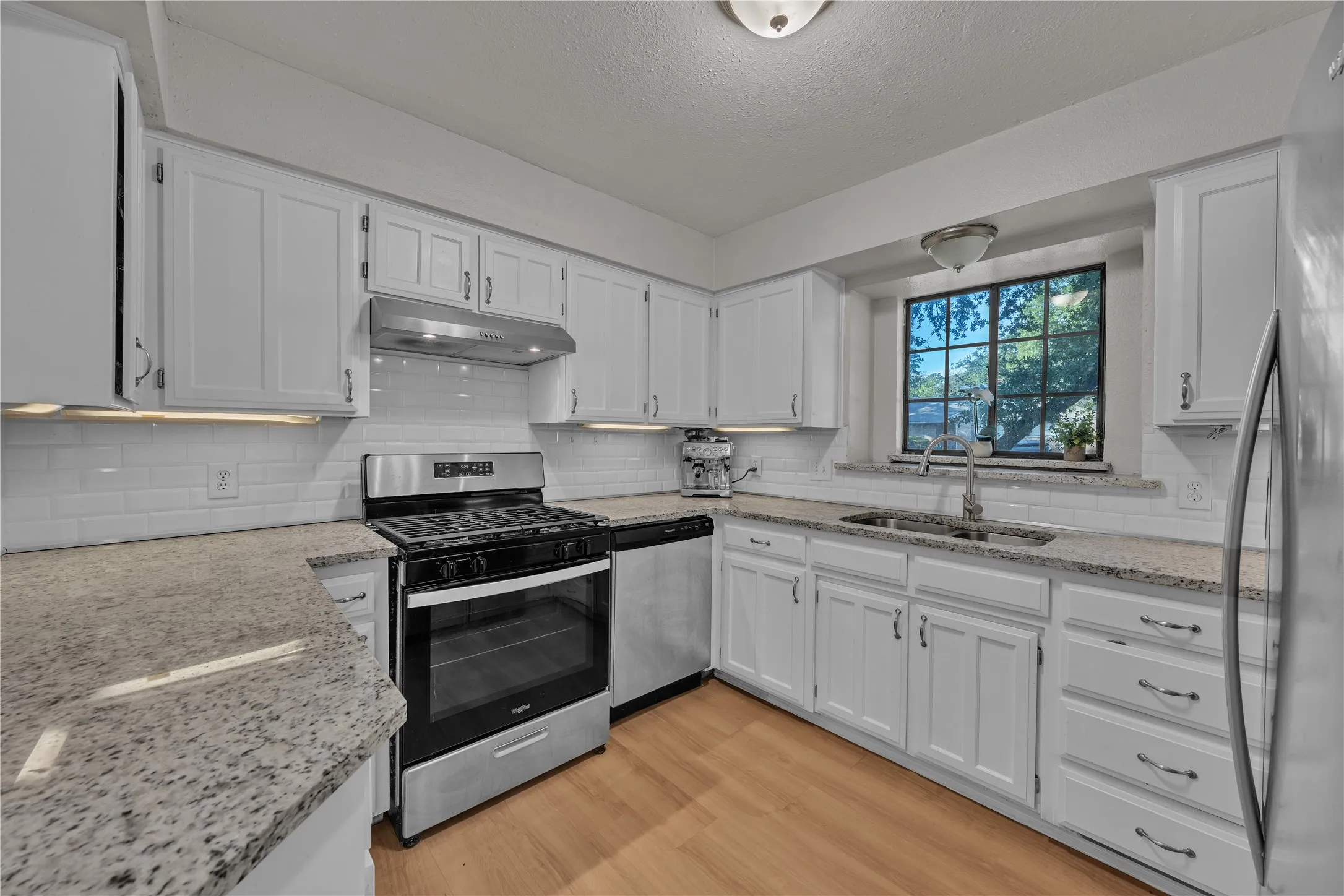 Single Family Residence For Sale in Tarrant County , 4404 Rain Forest Drive, Arlington, Texas 76017, 4 Bedroom, 3 Bathroom, 2 Garage spaces, 2,492 Sqft, built in 1985, mls#21395545, Real Estate Agent in Arlington, Homes For Sale in Tarrant county, Homes For Sale in Arlington, Realtor in Arlington Texas, Real Estate Brokerage Independent Realty Texas, Luminita Cordes Realtor