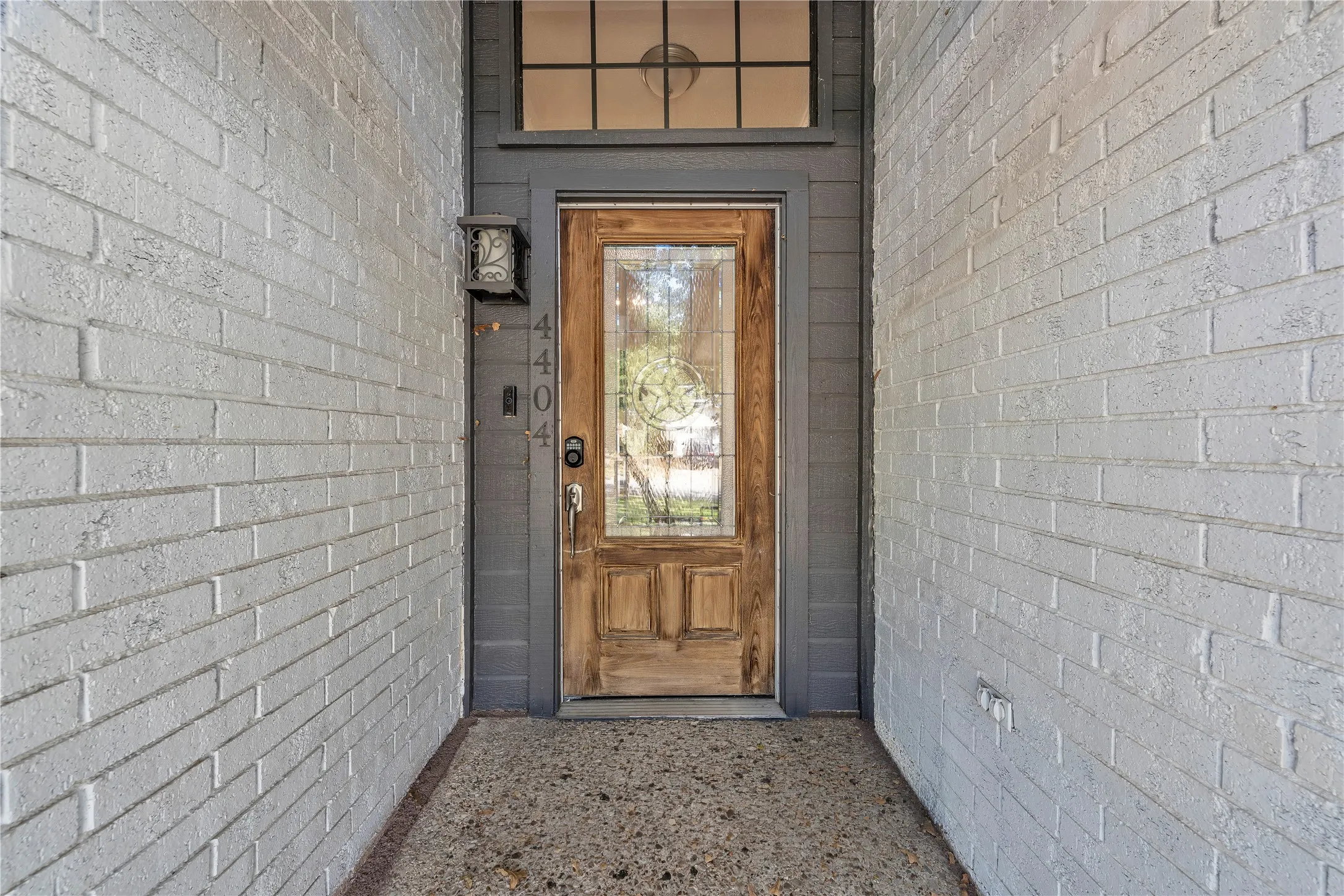 Single Family Residence For Sale in Tarrant County , 4404 Rain Forest Drive, Arlington, Texas 76017, 4 Bedroom, 3 Bathroom, 2 Garage spaces, 2,492 Sqft, built in 1985, mls#21395545, Real Estate Agent in Arlington, Homes For Sale in Tarrant county, Homes For Sale in Arlington, Realtor in Arlington Texas, Real Estate Brokerage Independent Realty Texas, Luminita Cordes Realtor