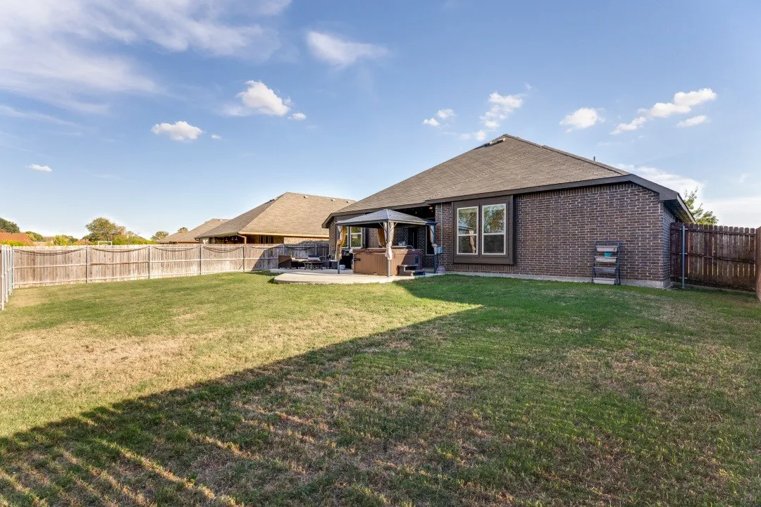 Single Family Residence For Sale in Denton County , 210 Ovaletta Drive, Justin, Texas 76247, 4 Bedroom, 2 Bathroom, 2 Garage spaces, 2,292 Sqft, built in 2018, mls#21385511, Real Estate Agent in Justin, Homes For Sale in Denton county, Homes For Sale in Justin, Realtor in Justin Texas, Real Estate Brokerage Independent Realty Texas, Luminita Cordes Realtor
