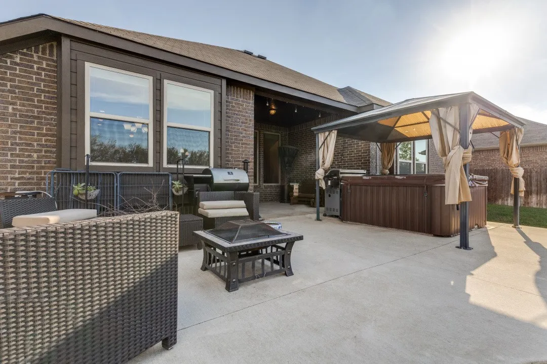 Single Family Residence For Sale in Denton County , 210 Ovaletta Drive, Justin, Texas 76247, 4 Bedroom, 2 Bathroom, 2 Garage spaces, 2,292 Sqft, built in 2018, mls#21385511, Real Estate Agent in Justin, Homes For Sale in Denton county, Homes For Sale in Justin, Realtor in Justin Texas, Real Estate Brokerage Independent Realty Texas, Luminita Cordes Realtor