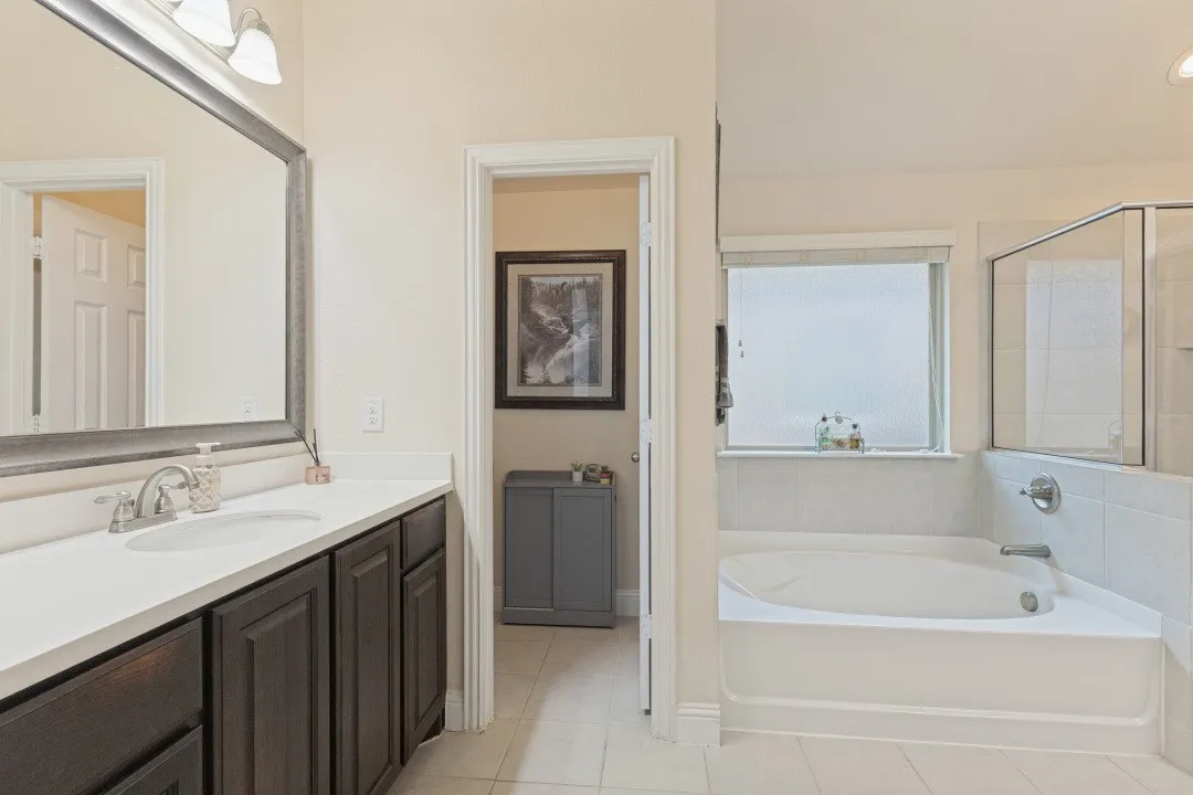 Single Family Residence For Sale in Denton County , 210 Ovaletta Drive, Justin, Texas 76247, 4 Bedroom, 2 Bathroom, 2 Garage spaces, 2,292 Sqft, built in 2018, mls#21385511, Real Estate Agent in Justin, Homes For Sale in Denton county, Homes For Sale in Justin, Realtor in Justin Texas, Real Estate Brokerage Independent Realty Texas, Luminita Cordes Realtor
