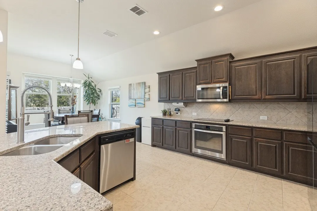 Single Family Residence For Sale in Denton County , 210 Ovaletta Drive, Justin, Texas 76247, 4 Bedroom, 2 Bathroom, 2 Garage spaces, 2,292 Sqft, built in 2018, mls#21385511, Real Estate Agent in Justin, Homes For Sale in Denton county, Homes For Sale in Justin, Realtor in Justin Texas, Real Estate Brokerage Independent Realty Texas, Luminita Cordes Realtor