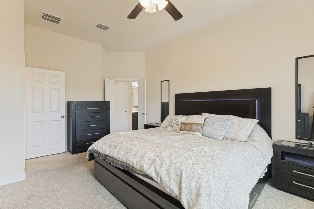 Single Family Residence For Sale in Denton County , 210 Ovaletta Drive, Justin, Texas 76247, 4 Bedroom, 2 Bathroom, 2 Garage spaces, 2,292 Sqft, built in 2018, mls#21385511, Real Estate Agent in Justin, Homes For Sale in Denton county, Homes For Sale in Justin, Realtor in Justin Texas, Real Estate Brokerage Independent Realty Texas, Luminita Cordes Realtor
