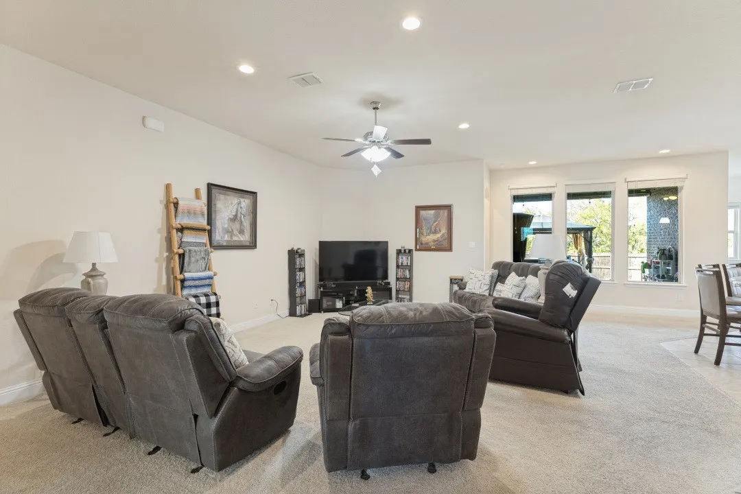 Single Family Residence For Sale in Denton County , 210 Ovaletta Drive, Justin, Texas 76247, 4 Bedroom, 2 Bathroom, 2 Garage spaces, 2,292 Sqft, built in 2018, mls#21385511, Real Estate Agent in Justin, Homes For Sale in Denton county, Homes For Sale in Justin, Realtor in Justin Texas, Real Estate Brokerage Independent Realty Texas, Luminita Cordes Realtor