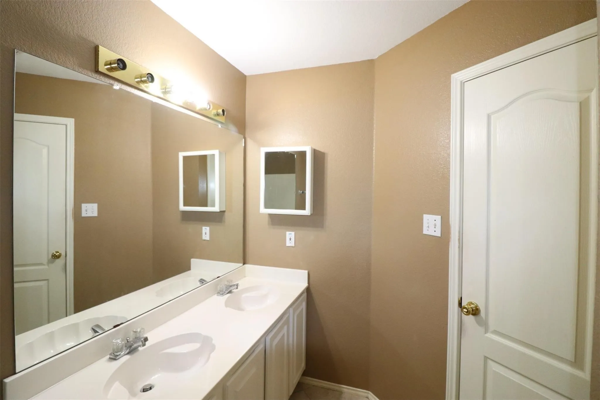 Double vanity with dual undermount sinks and chrome faucets