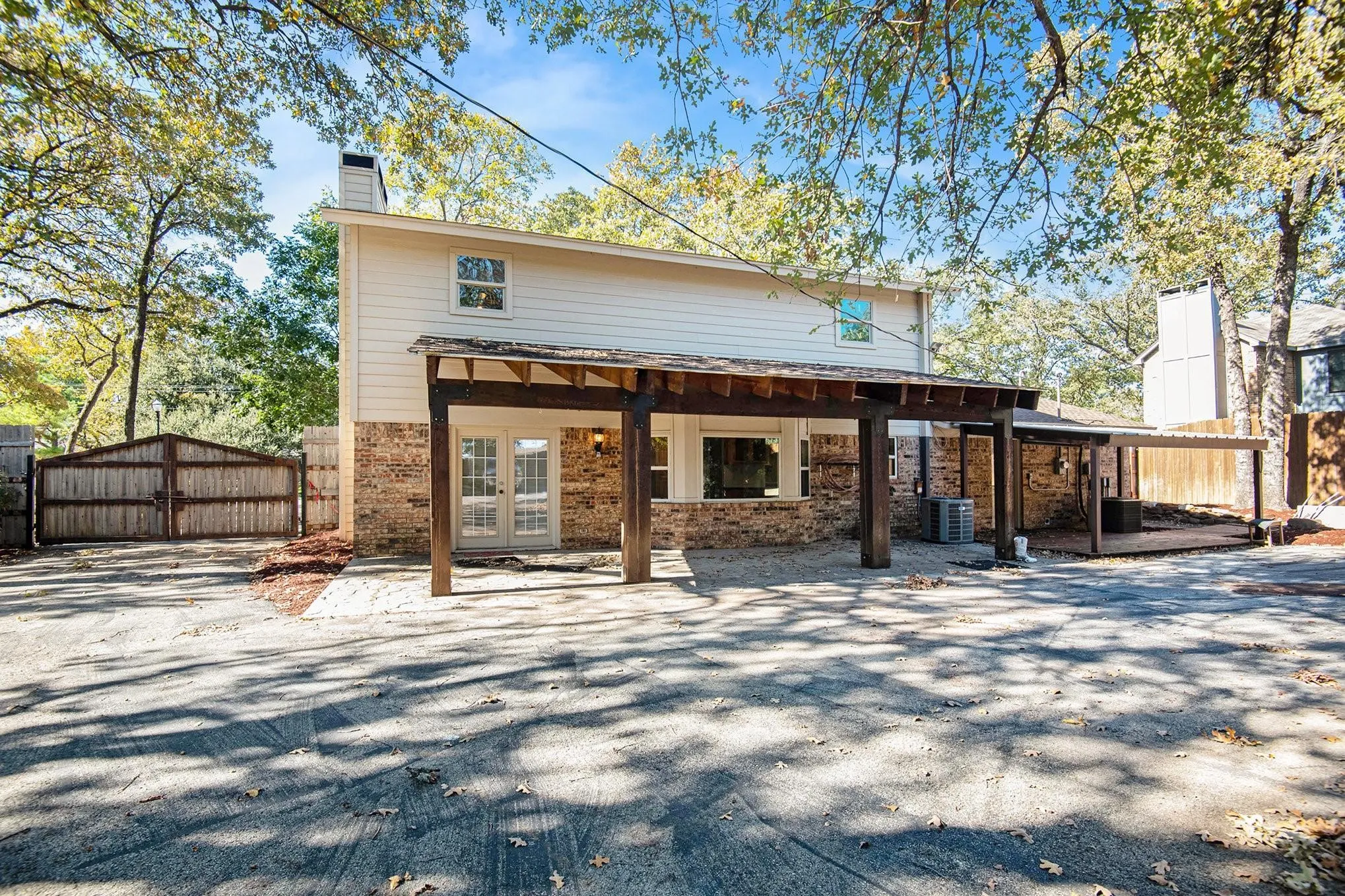 Single Family Residence For Rent in Tarrant County , 6509 Ponderosa Lane, Colleyville, Texas 76034, 3 Bedroom, 3 Bathroom, 1 Garage spaces, 1,936 Sqft, built in 1982, mls#21392026, Real Estate Agent in Colleyville, Homes For Rent in Tarrant county, Homes For Rent in Colleyville, Realtor in Colleyville Texas, Real Estate Brokerage Independent Realty Texas, Luminita Cordes Realtor