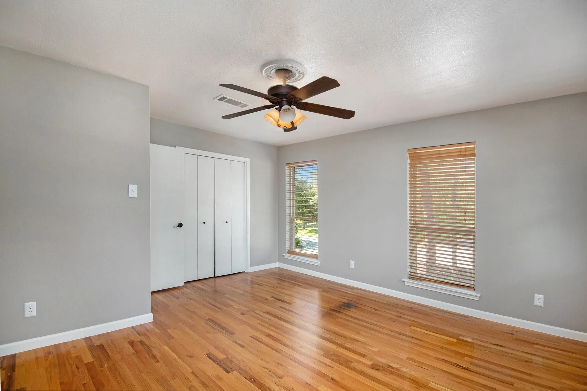 Single Family Residence For Rent in Tarrant County , 6509 Ponderosa Lane, Colleyville, Texas 76034, 3 Bedroom, 3 Bathroom, 1 Garage spaces, 1,936 Sqft, built in 1982, mls#21392026, Real Estate Agent in Colleyville, Homes For Rent in Tarrant county, Homes For Rent in Colleyville, Realtor in Colleyville Texas, Real Estate Brokerage Independent Realty Texas, Luminita Cordes Realtor