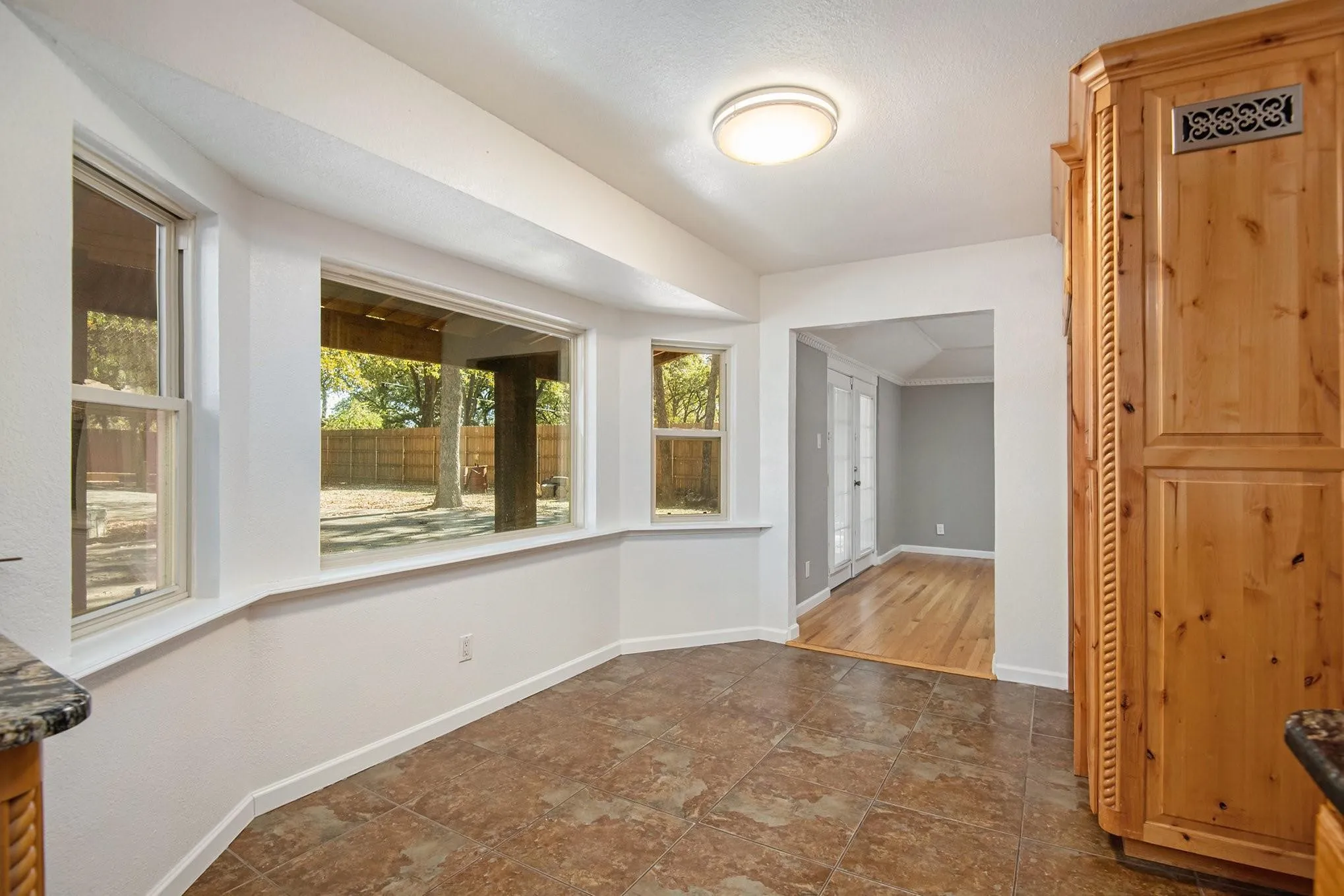 Single Family Residence For Rent in Tarrant County , 6509 Ponderosa Lane, Colleyville, Texas 76034, 3 Bedroom, 3 Bathroom, 1 Garage spaces, 1,936 Sqft, built in 1982, mls#21392026, Real Estate Agent in Colleyville, Homes For Rent in Tarrant county, Homes For Rent in Colleyville, Realtor in Colleyville Texas, Real Estate Brokerage Independent Realty Texas, Luminita Cordes Realtor