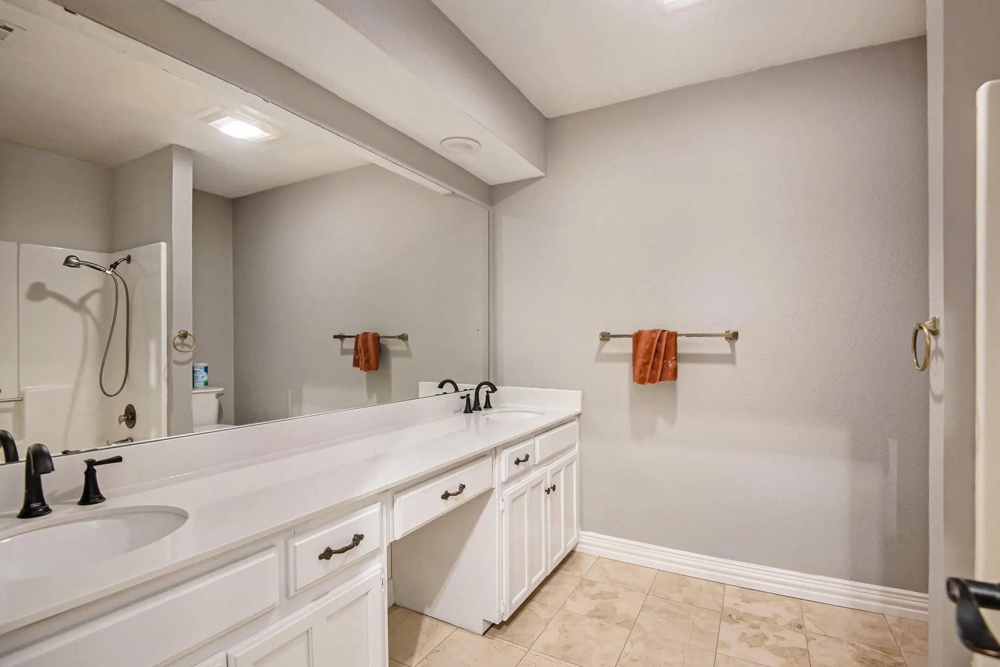 Single Family Residence For Rent in Tarrant County , 6509 Ponderosa Lane, Colleyville, Texas 76034, 3 Bedroom, 3 Bathroom, 1 Garage spaces, 1,936 Sqft, built in 1982, mls#21392026, Real Estate Agent in Colleyville, Homes For Rent in Tarrant county, Homes For Rent in Colleyville, Realtor in Colleyville Texas, Real Estate Brokerage Independent Realty Texas, Luminita Cordes Realtor
