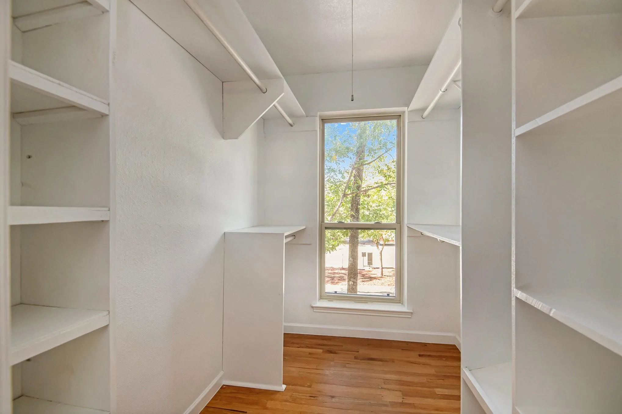 Single Family Residence For Rent in Tarrant County , 6509 Ponderosa Lane, Colleyville, Texas 76034, 3 Bedroom, 3 Bathroom, 1 Garage spaces, 1,936 Sqft, built in 1982, mls#21392026, Real Estate Agent in Colleyville, Homes For Rent in Tarrant county, Homes For Rent in Colleyville, Realtor in Colleyville Texas, Real Estate Brokerage Independent Realty Texas, Luminita Cordes Realtor