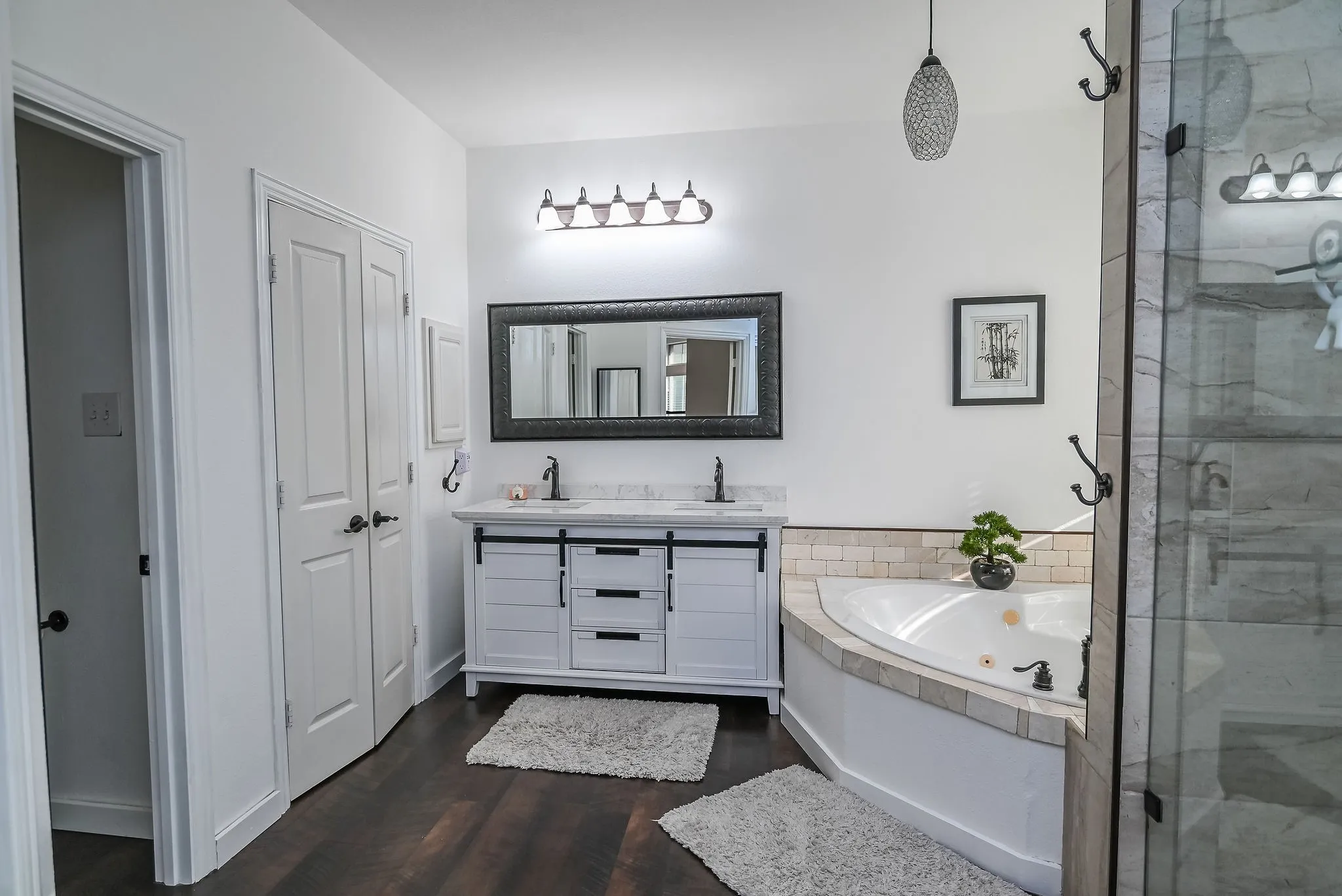 Single Family Residence For Sale in Denton County , 2821 Meadow Green Drive, Flower Mound, Texas 75022, 4 Bedroom, 4 Bathroom, 2 Garage spaces, 3,338 Sqft, built in 1995, mls#21395650, Real Estate Agent in Flower Mound, Homes For Sale in Denton county, Homes For Sale in Flower Mound, Realtor in Flower Mound Texas, Real Estate Brokerage Independent Realty Texas, Luminita Cordes Realtor
