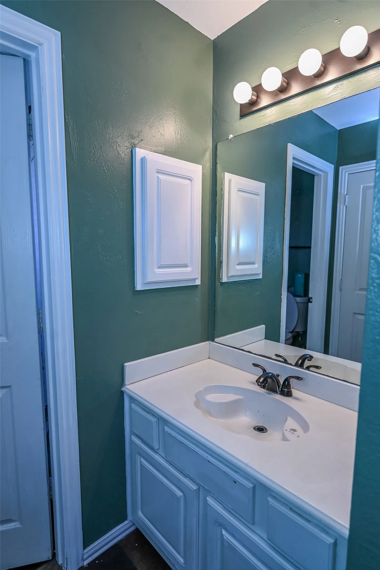 Single Family Residence For Sale in Denton County , 2821 Meadow Green Drive, Flower Mound, Texas 75022, 4 Bedroom, 4 Bathroom, 2 Garage spaces, 3,338 Sqft, built in 1995, mls#21395650, Real Estate Agent in Flower Mound, Homes For Sale in Denton county, Homes For Sale in Flower Mound, Realtor in Flower Mound Texas, Real Estate Brokerage Independent Realty Texas, Luminita Cordes Realtor