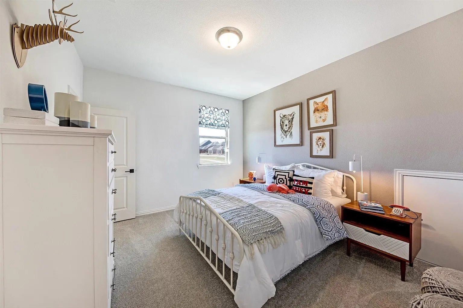 Neutral wall tones, recessed lighting, window with a patterned valance, and carpeted flooring