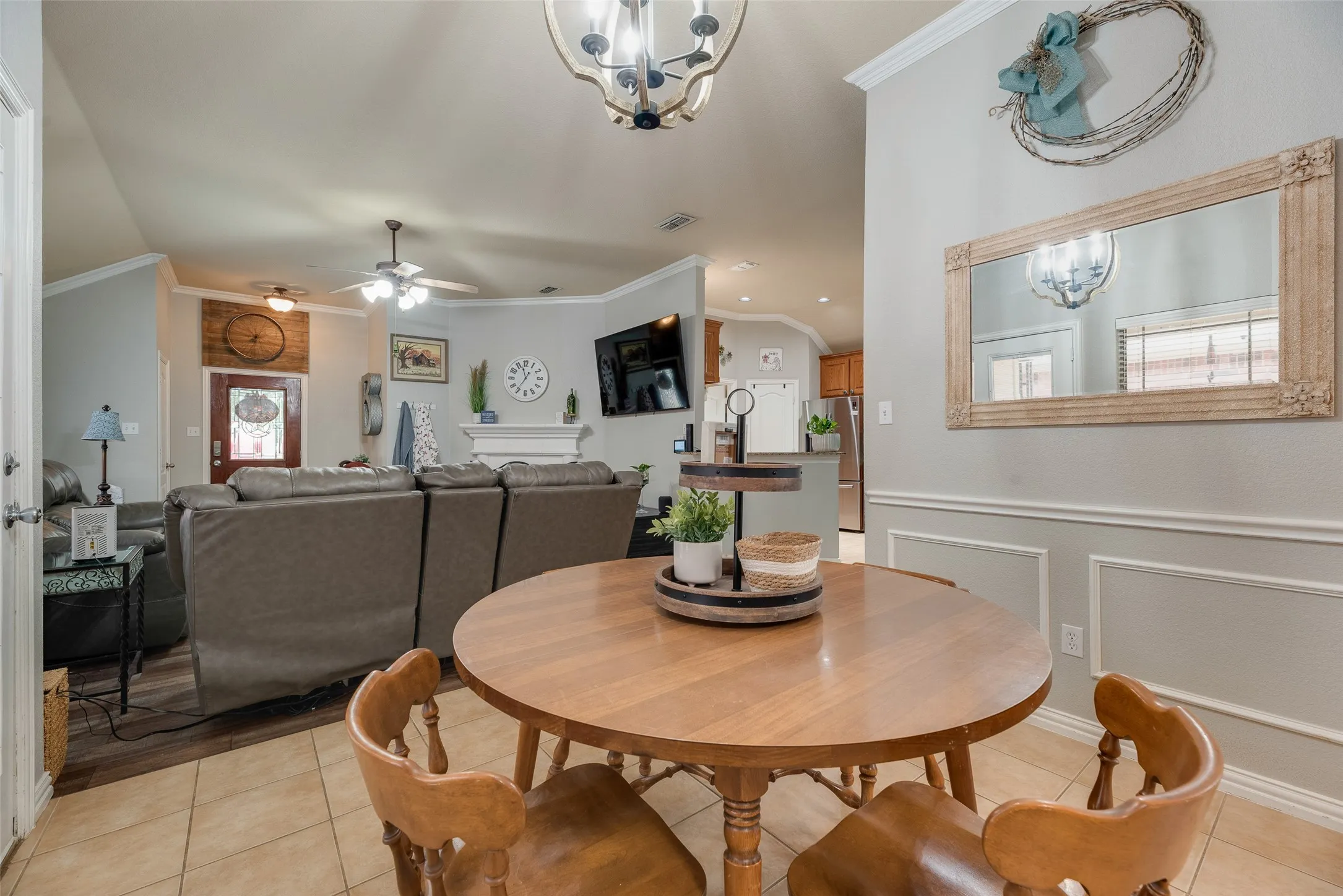 Single Family Residence For Sale in Tarrant County , 9032 Racquet Club Drive, Fort Worth, Texas 76120, 3 Bedroom, 2 Bathroom, 2 Garage spaces, 1,837 Sqft, built in 2004, mls#21394647, Real Estate Agent in Fort Worth, Homes For Sale in Tarrant county, Homes For Sale in Fort Worth, Realtor in Fort Worth Texas, Real Estate Brokerage Independent Realty Texas, Luminita Cordes Realtor