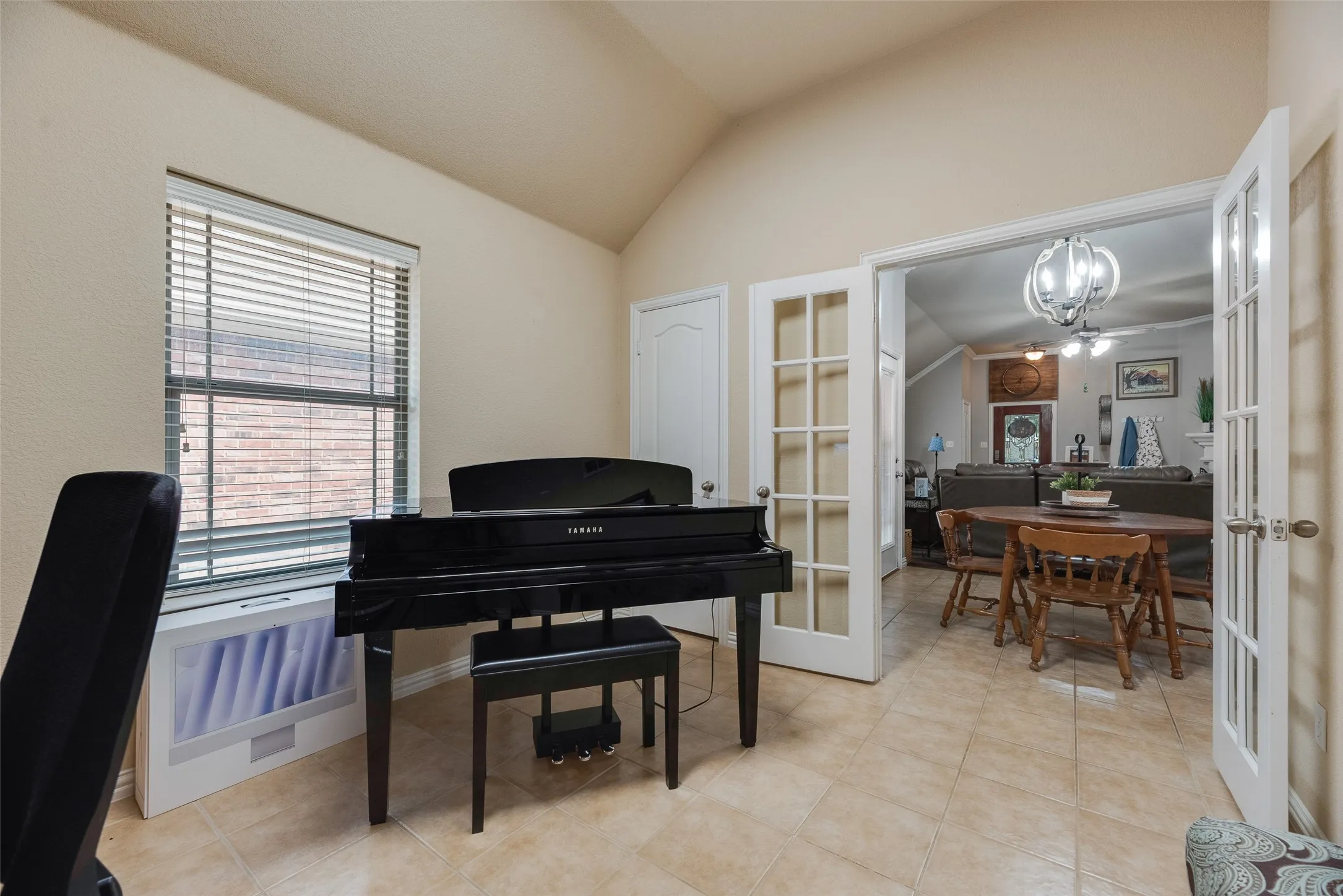 Single Family Residence For Sale in Tarrant County , 9032 Racquet Club Drive, Fort Worth, Texas 76120, 3 Bedroom, 2 Bathroom, 2 Garage spaces, 1,837 Sqft, built in 2004, mls#21394647, Real Estate Agent in Fort Worth, Homes For Sale in Tarrant county, Homes For Sale in Fort Worth, Realtor in Fort Worth Texas, Real Estate Brokerage Independent Realty Texas, Luminita Cordes Realtor