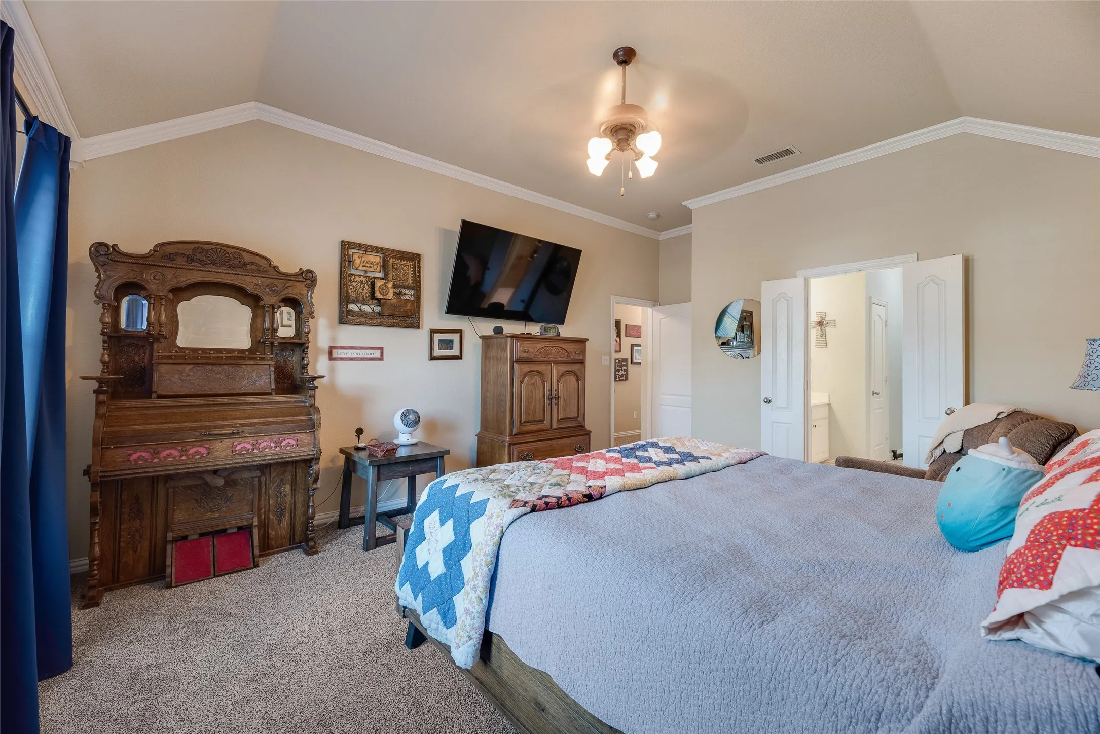 Single Family Residence For Sale in Tarrant County , 9032 Racquet Club Drive, Fort Worth, Texas 76120, 3 Bedroom, 2 Bathroom, 2 Garage spaces, 1,837 Sqft, built in 2004, mls#21394647, Real Estate Agent in Fort Worth, Homes For Sale in Tarrant county, Homes For Sale in Fort Worth, Realtor in Fort Worth Texas, Real Estate Brokerage Independent Realty Texas, Luminita Cordes Realtor